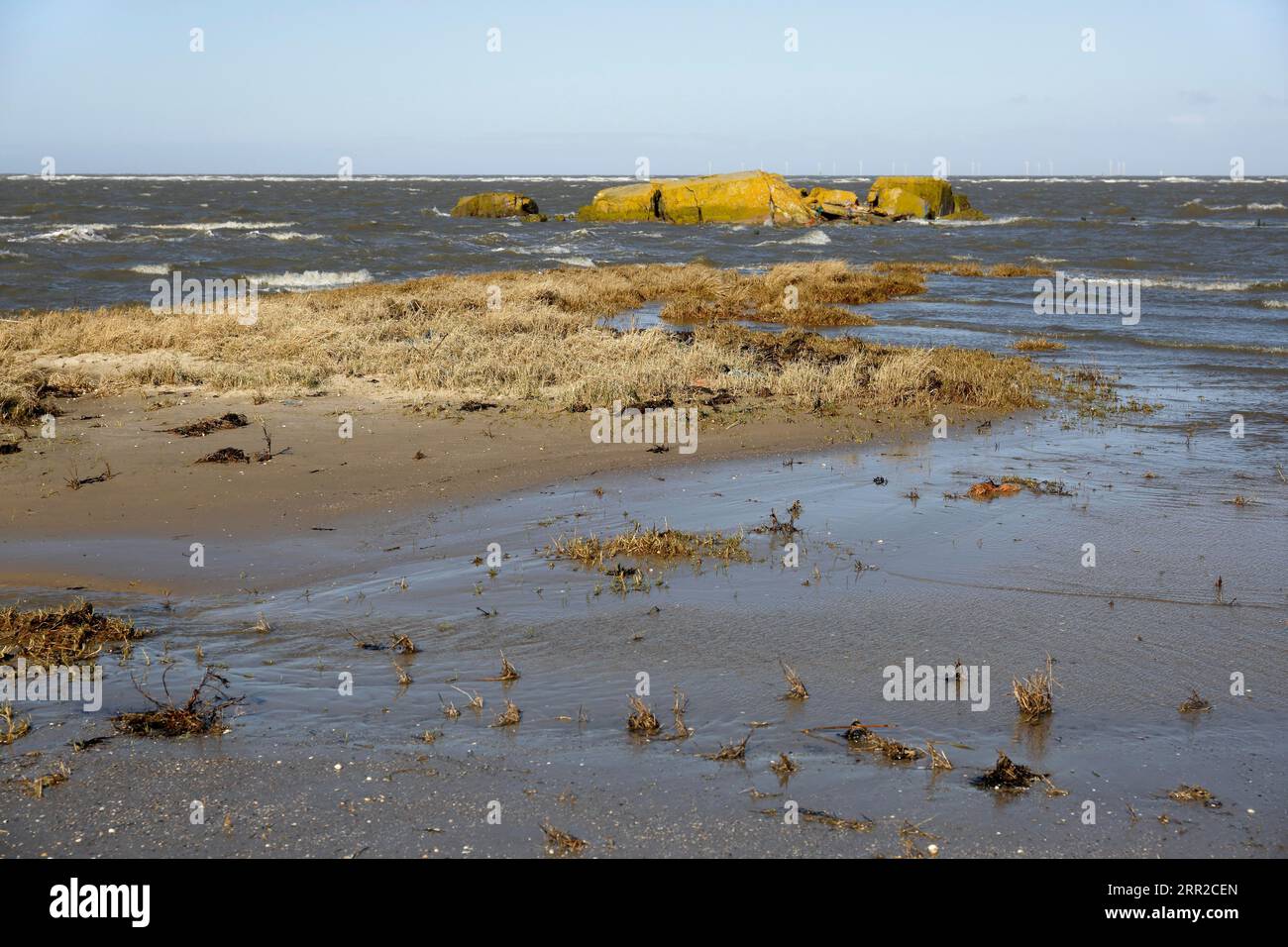 Resti di un bunker della seconda guerra mondiale sull'isola di Minsener Oog, bassa Sassonia Wadden Sea National Park, bassa Sassonia, Germania Foto Stock
