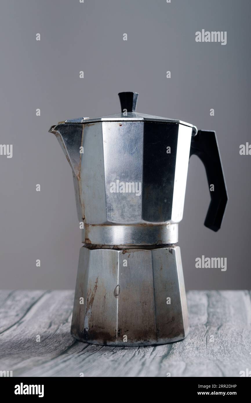 Traditional coffee pot immagini e fotografie stock ad alta risoluzione -  Alamy
