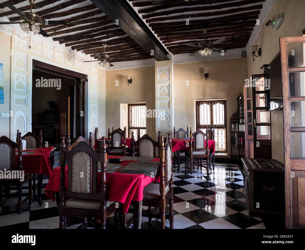 Vecchia sala da pranzo, Mizingani Seafront Hotel, Stone Town, Zanzibar, Tanzania Foto Stock