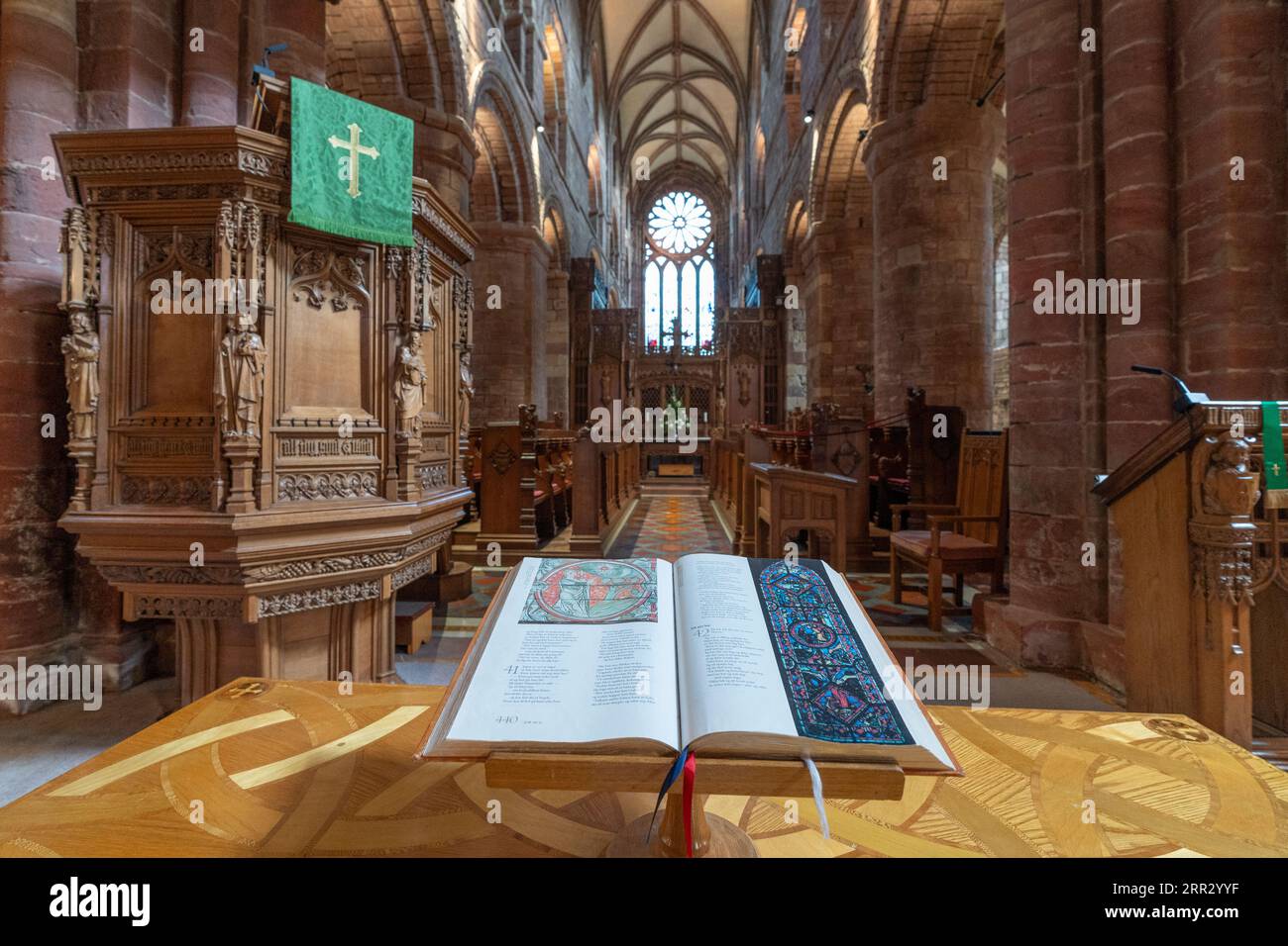 Vista interna della Bibbia norvegese nella cattedrale di San Magnus a Kirkwall, continente, Isole Orcadi, Scozia, Regno Unito. Foto Stock