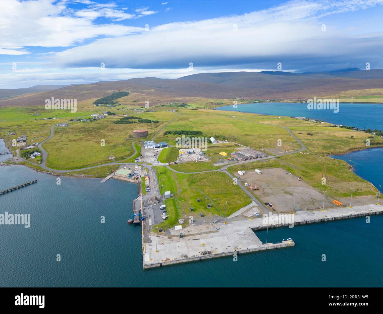 Vista aerea di Lyness su Hoy , Isole Orcadi, Scozia, Regno Unito Foto Stock