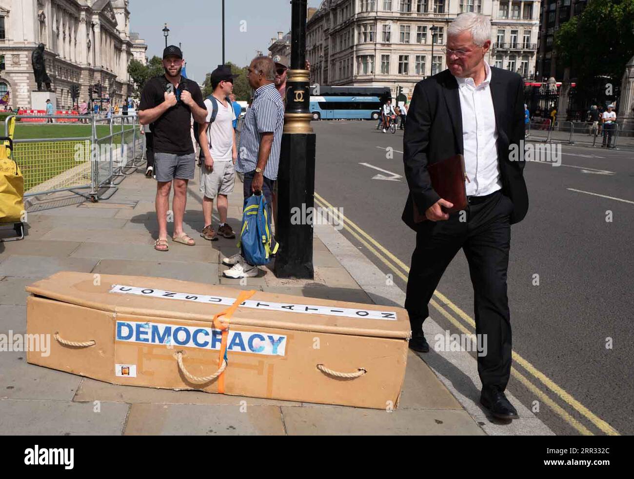 7 settembre 2023: L'espansione della Ultra Low Emission zone di Londra è entrata in vigore il 29 agosto 2023, scatenando molte proteste nella capitale britannica. Oggi un grande gruppo di manifestanti è venuto a Westminster per manifestare contro la controversa espansione della zona che si sta espandendo ora e copre tutta la grande Londra, il che significa che i conducenti di veicoli più vecchi nei quartieri esterni di Londra saranno colpiti con Â una tassa giornaliera di 12,50 sterline. (Immagine di credito: © Velar Grant/ZUMA Press Wire) SOLO USO EDITORIALE! Non per USO commerciale! Foto Stock