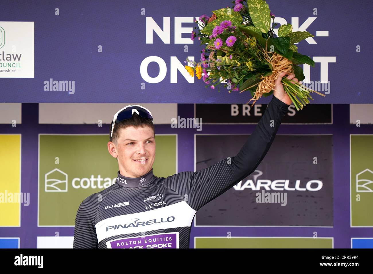 James Fouche del Team Bolton Equities Black Spoke celebra il podio dopo aver vinto la maglia King of the Mountain durante la quarta fase del Tour of Britain 2023, da Sherwood Forest a Newark-on-Trent. Data foto: Mercoledì 6 settembre 2023. Foto Stock