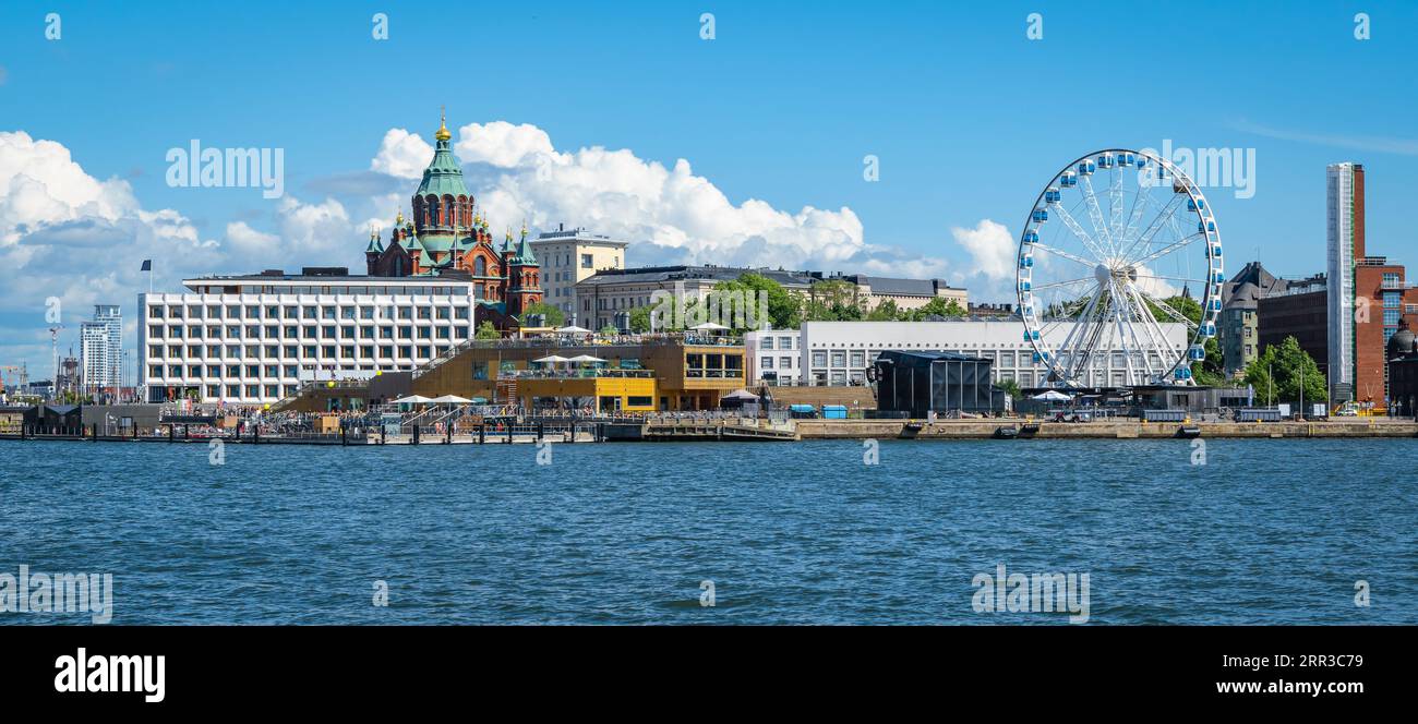 Vista panoramica dello skyline di Helsinki e del porto, Finlandia. Foto Stock