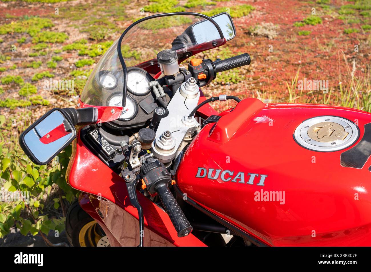 Germania , Cottbus , 06.09.2023 , Una Ducati rossa vista dal lato sopra Foto Stock