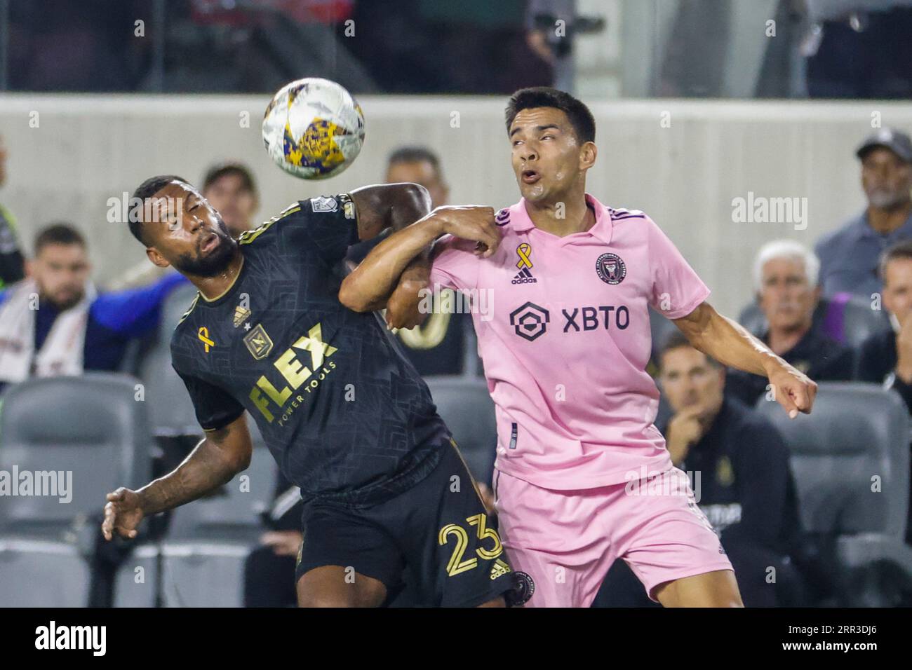 Los Angeles, Stati Uniti. 3 settembre 2023. Kellyn Acosta (L) del Los Angeles FC e Diego Gómez (R) dell'Inter Miami in azione durante una partita di calcio della MLS a Los Angeles. Inter Miami CF 3:1 Los Angeles FC. (Foto di Ringo Chiu/SOPA Images/Sipa USA) credito: SIPA USA/Alamy Live News Foto Stock