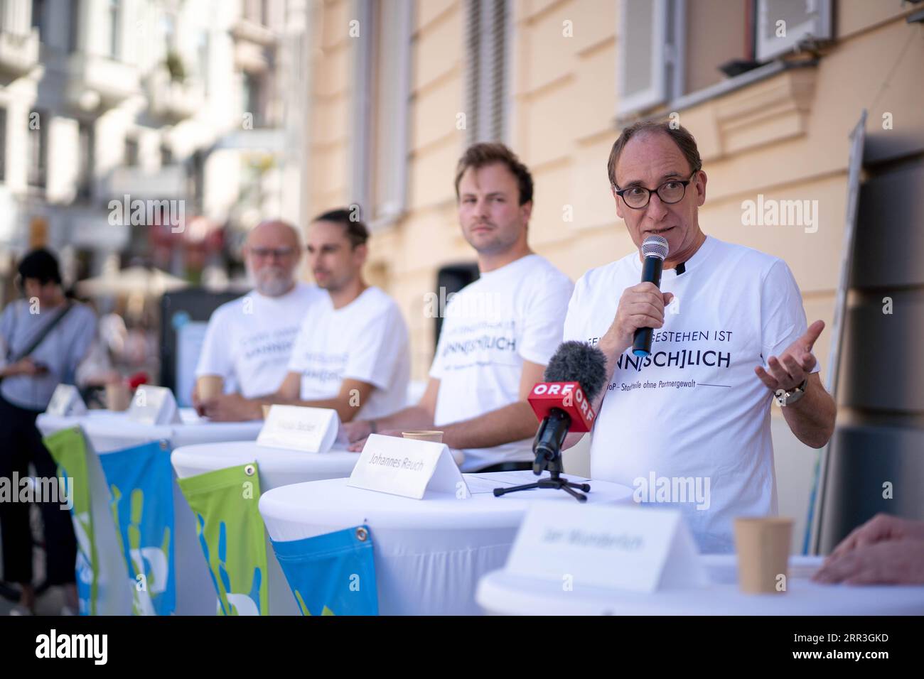 Vienna, Austria. 6 settembre 2023. Austrias Ministro della salute e degli affari sociali (Gesundheit und soziales) presso „Stop - Gemeinsam gegen häusliche Gewalt“ („Care-Arbeit ist Männ[sch]lich“) evento in centro insieme a Maria Rösslhumer, Jan Wunderlich, Nikolas Becker, Christian Philipp e Mario Depauli ©Andreas Stroh Foto Stock