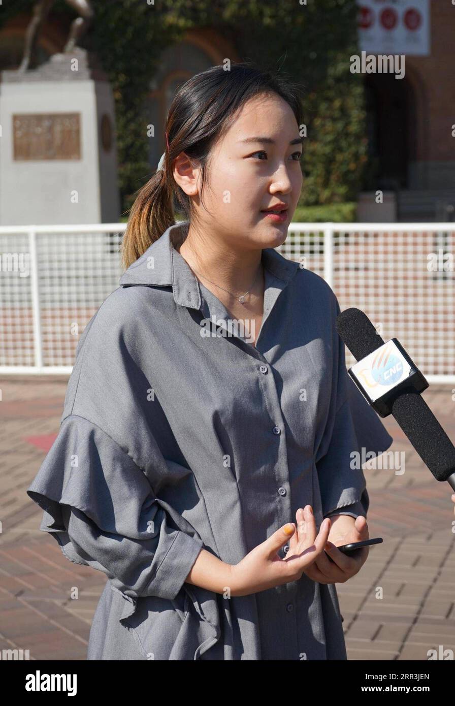 201105 -- LOS ANGELES, 5 novembre 2020 -- Chen Yucong, vincitrice della medaglia d'oro Student Academy Awards 2020, riceve un'intervista con Xinhua al campus della University of Southern California a Los Angeles, Stati Uniti, 28 ottobre 2020. PER ANDARE CON la funzione: Vite incompiute -- il vincitore degli Student Academy Awards ricorda assassinato USC studente cinese foto di /Xinhua U.S.-LOS ANGELES-STUDENT ACADEMY AWARDS-INTERVISTA ZengxHui PUBLICATIONxNOTxINxCHN Foto Stock