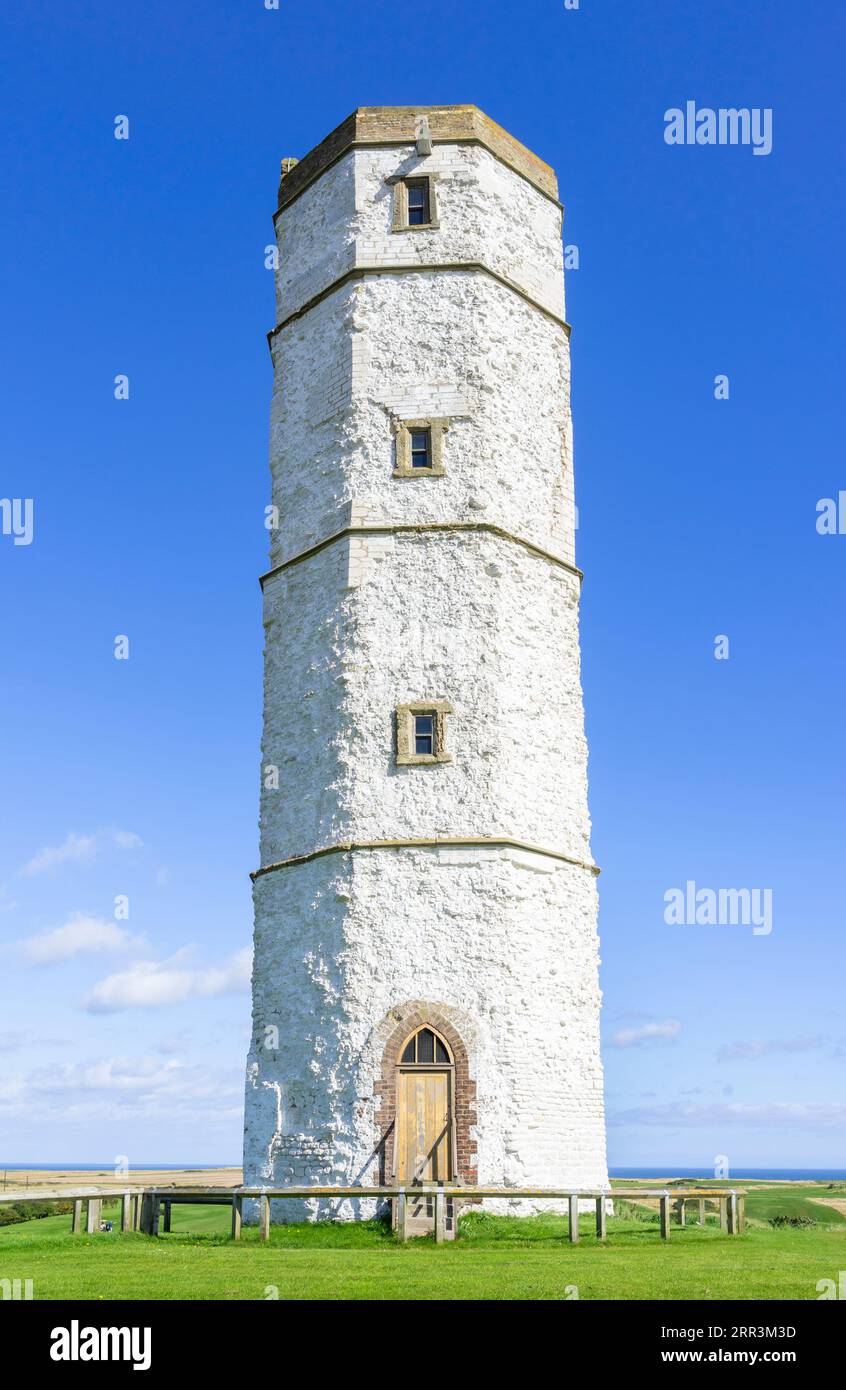 Faro di Flamborough Faro di Flamborough vecchio faro di Flamborough Head East Riding of Yorkshire Coast Inghilterra regno unito Europa Foto Stock