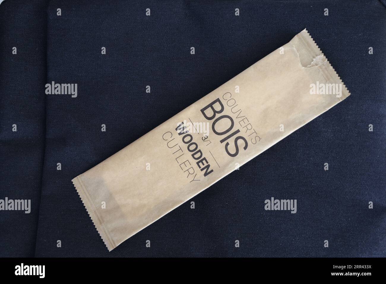 Bustina con posate in legno Foto Stock