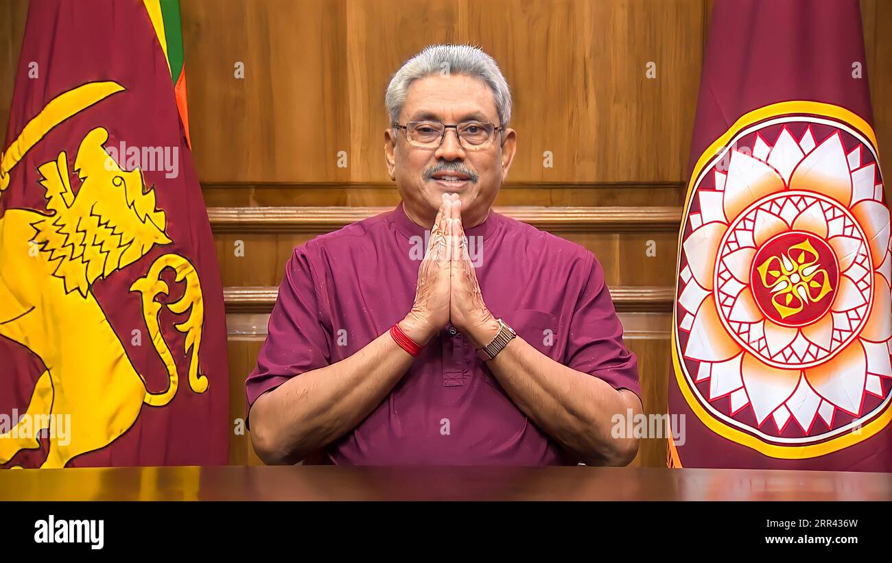 201118 -- COLOMBO, 18 novembre 2020 -- il presidente dello Sri Lanka Gotabaya Rajapaksa tiene un discorso sul suo primo anniversario da quando ha prestato giuramento come presidente a Colombo, Sri Lanka, il 18 novembre 2020. Gotabaya Rajapaksa ha detto mercoledì in un discorso speciale alla sua nazione che il governo era pronto a rafforzare gli sforzi per combattere la pandemia di COVID-19, la corruzione e la povertà. /Handout via Xinhua SRI LANKA-COLOMBO-PRESIDENTE-PRIMO ANNIVERSARIO-DISCORSO SrixLankanxPresident sxMediaxDivision PUBLICATIONxNOTxINxCHN Foto Stock