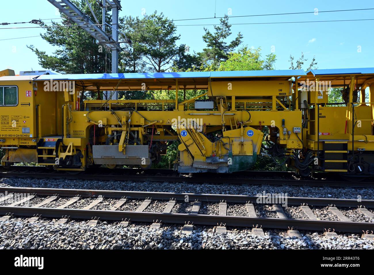 Treno speciale utilizzato per la riparazione, l'igienizzazione, lo screening, la sostituzione e il rinnovo delle ferrovie. Foto Stock