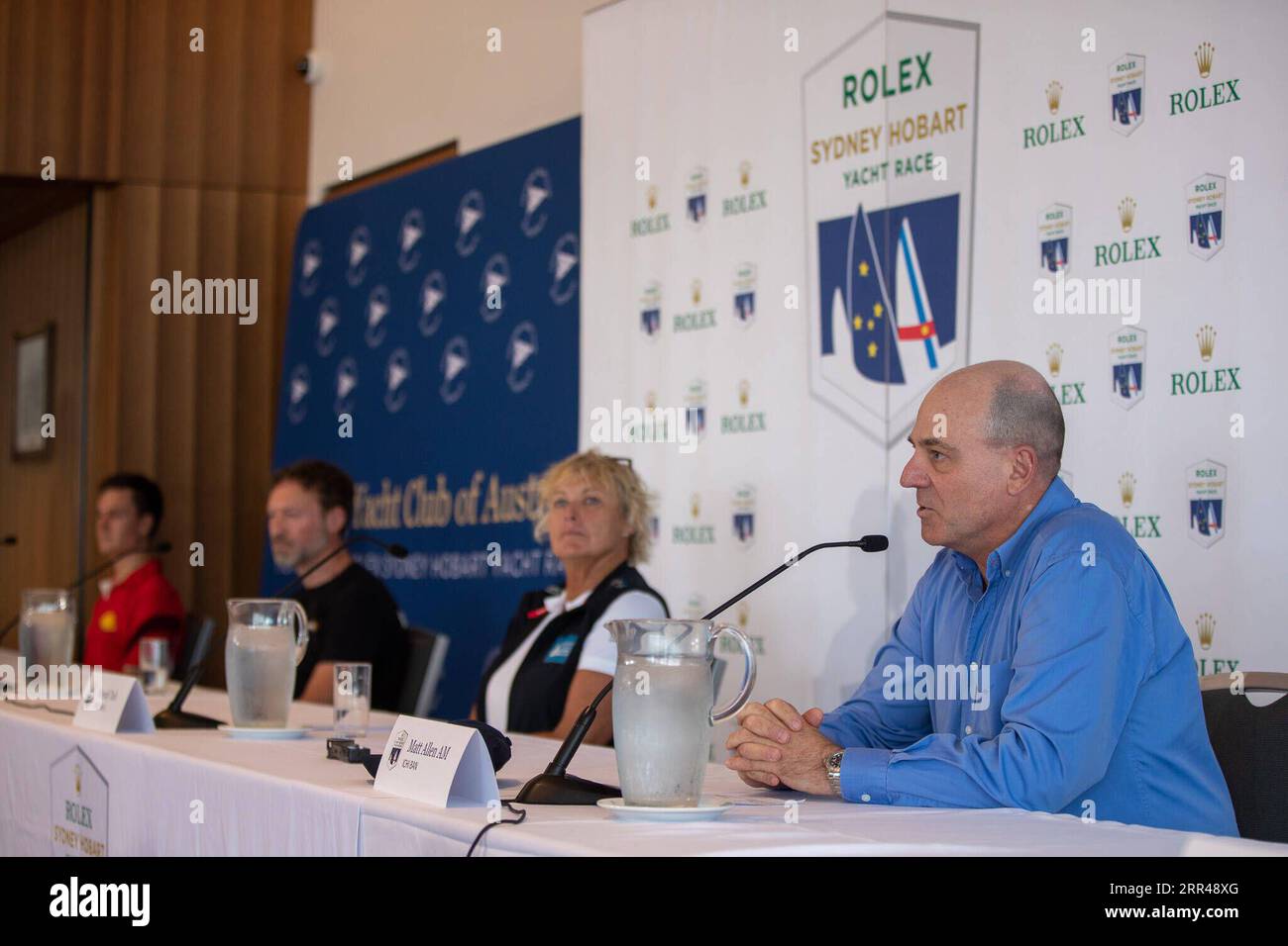 201125 -- SYDNEY, 25 novembre 2020 -- Matt Allen 1st R, vincitore della Sydney Hobart Yacht Race 2019, parla durante una conferenza stampa al Cruising Yacht Club of Australia a Sydney, Australia, il 25 novembre 2020. La 76a Sydney Hobart Yacht Race dell'Australia proseguirà nel 2020, anche se con una flotta quasi interamente nazionale, i funzionari della gara hanno annunciato formalmente mercoledì, in vista dell'iconica partenza del dicembre 26. Foto di /Xinhua SPAUSTRALIA-SYDNEY-HOBART YACHT RACE ZhuxHongye PUBLICATIONxNOTxINxCHN Foto Stock