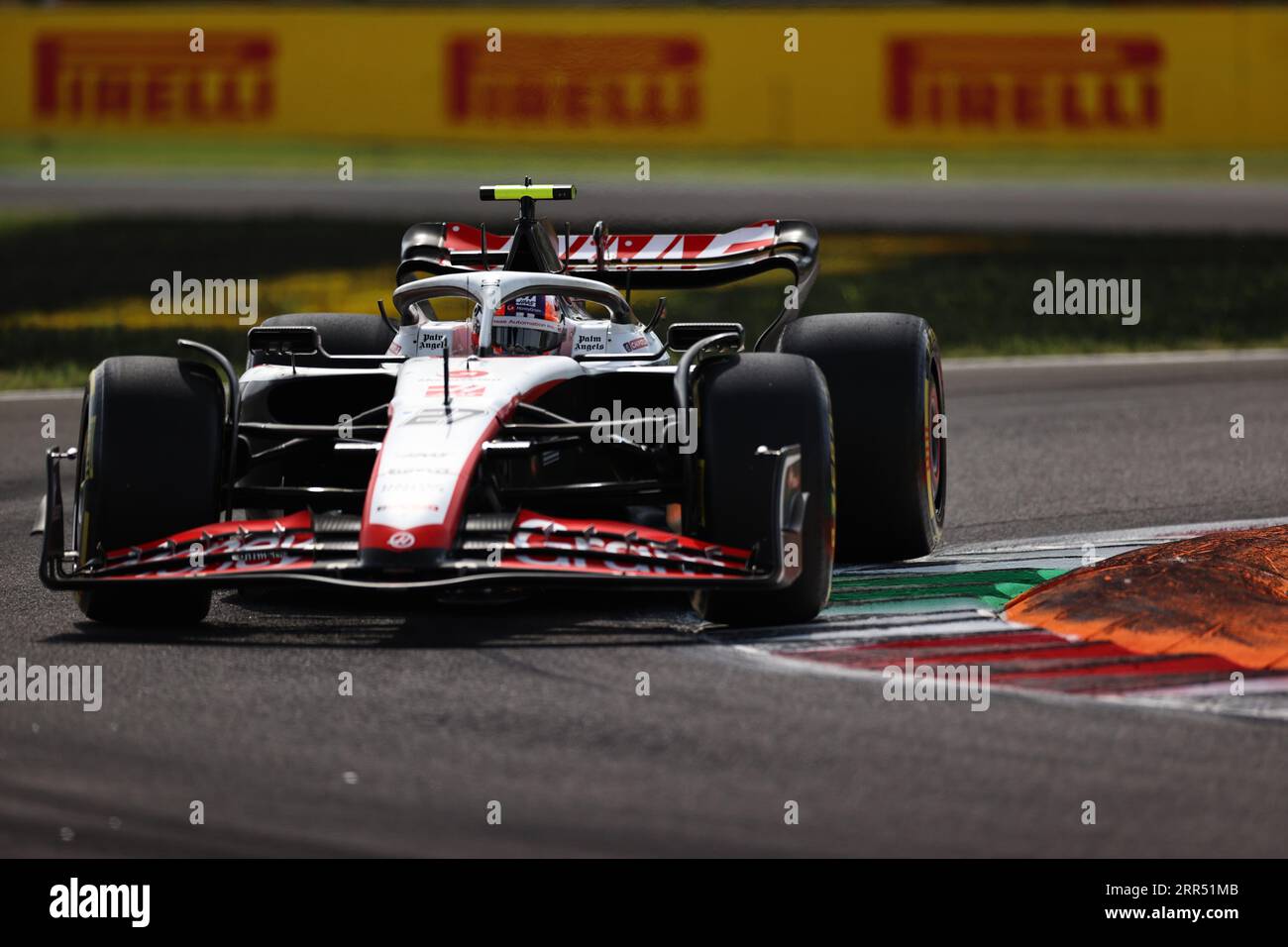 Monza, Italia. 3 settembre 2023. MONZA, Italia, 3. Settembre 2023; (R) #27, Nico HUELKENBERG, HULKENBERG, GER, Haas F1 Team, Parco di Monza, autodromo, Formula 1, F1, gran Premio d'Italia, Grosser Preis von Italien, GP d'Italie, Motorsport, Formel1, Honorarpflichtiges foto, immagine a pagamento, Copyright © Jun QIAN/ATP Images (QIAN Jun/ATP/SPP) credito: SPP Sport Press Photo. /Alamy Live News Foto Stock