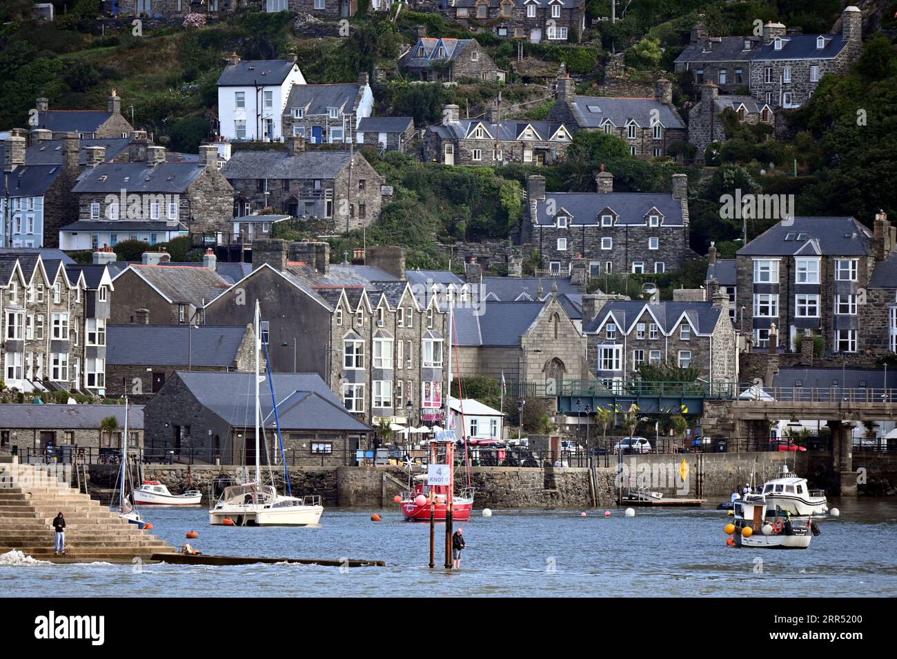Porto e città di Barmouth (Abermaw) - Gwynedd, Wales, UK 4 agosto 2023 Foto Stock