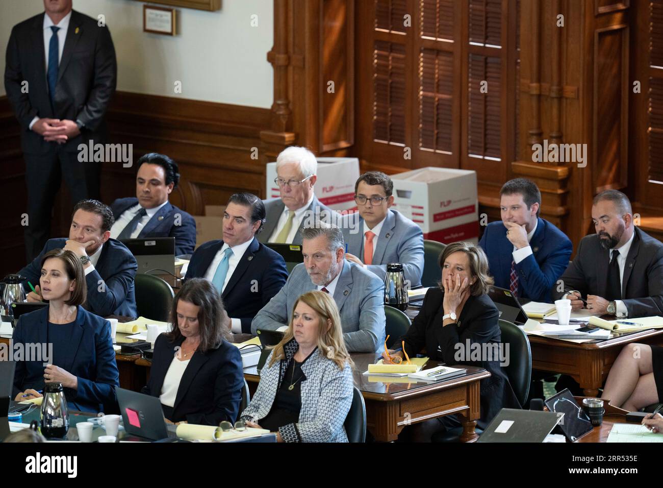 I dirigenti della camera ascoltano la testimonianza di Jeff Mateer durante la sessione pomeridiana del giorno 1 del processo per impeachment di Ken Paxton al Senato del Texas. Foto Stock