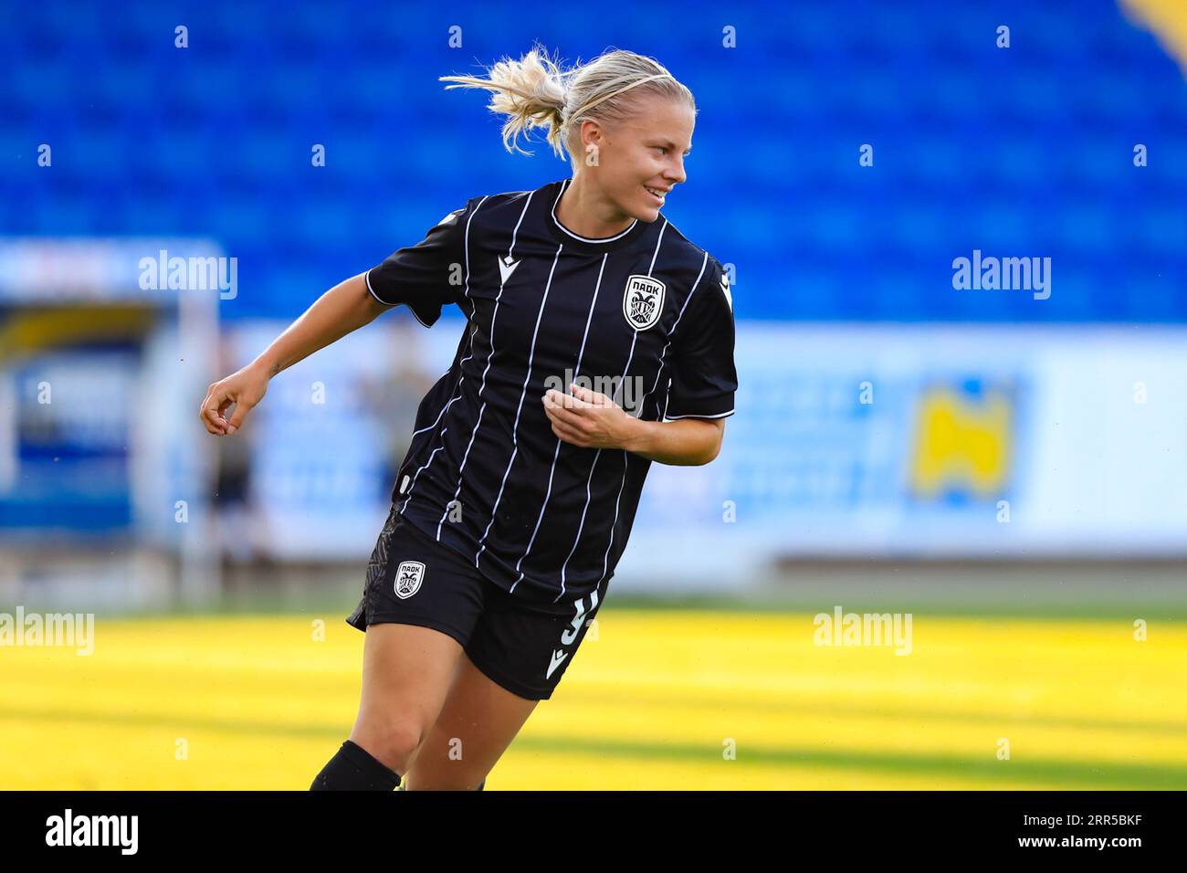 A Happy Emelie Helmvall (9 FC PAOK Salonicco) dopo aver segnato un gol durante la partita di qualificazione alla UEFA Womens Champions League PAOK vs Racing Union all'NV Arena St Polten (Tom Seiss/ SPP) credito: SPP Sport Press Photo. /Alamy Live News Foto Stock