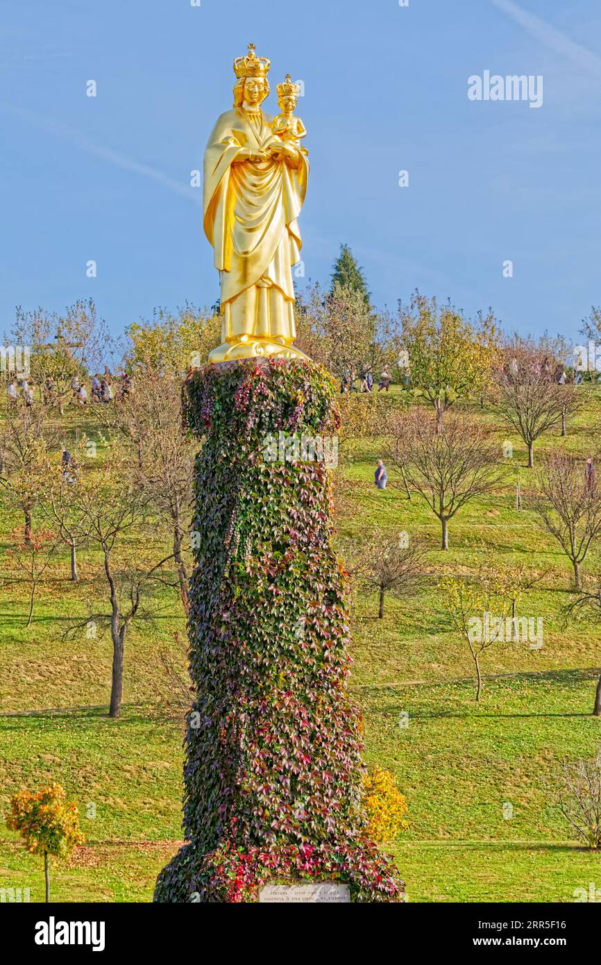 Vergine Maria con la statua di Gesù a Marija Bistrica, Croazia Foto Stock