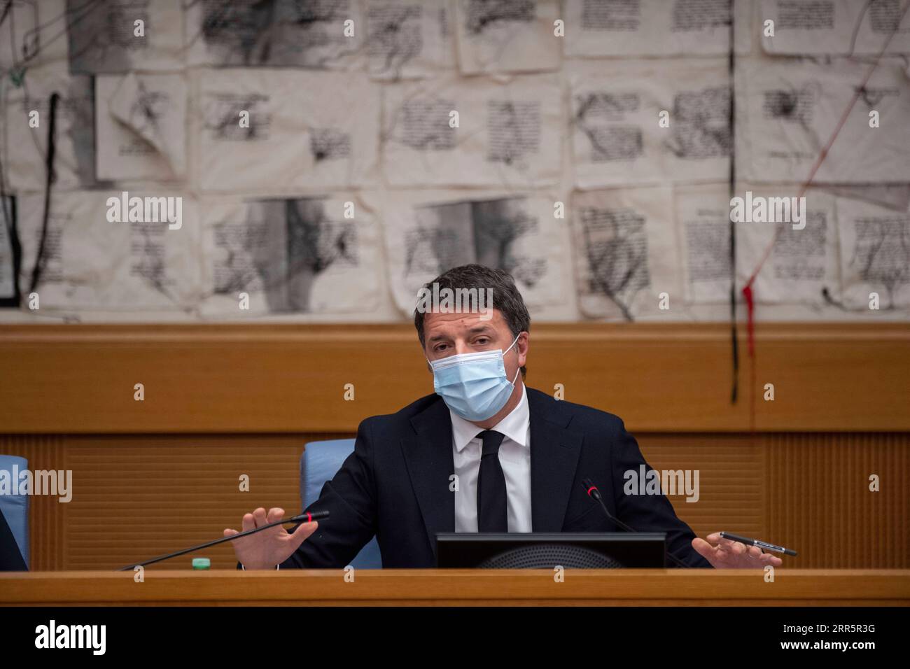 210113 -- ROMA, 13 gennaio 2021 -- il senatore italiano Matteo Renzi parla durante una conferenza stampa a Roma, 13 gennaio 2021. Matteo Renzi, ex primo ministro, ha annunciato mercoledì che il suo partito Italia Viva sta ritirando i suoi membri dal governo di coalizione del primo Ministro Giuseppe Conte. Via Xinhua ITALIA-ROMA-RENZI-COALIZIONE GOVERNO-CRISI Pool PUBLICATIONxNOTxINxCHN Foto Stock