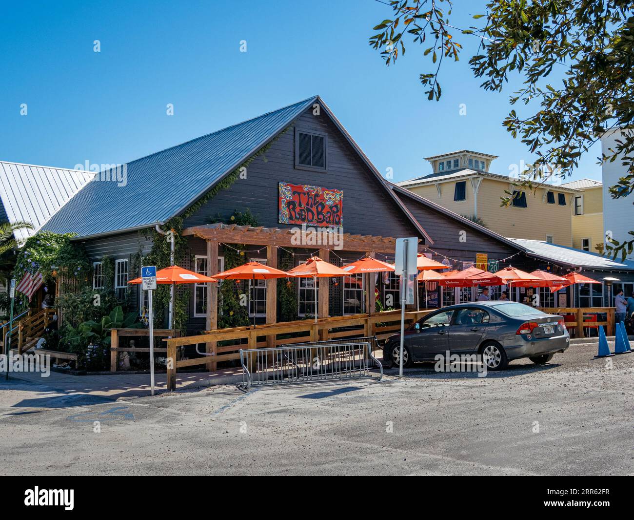 Il Red Bar è un bar sulla spiaggia preferito nella piccola cittadina balneare di Grayton Beach, lungo la costa del Golfo, nel panhandle della Florida. Foto Stock