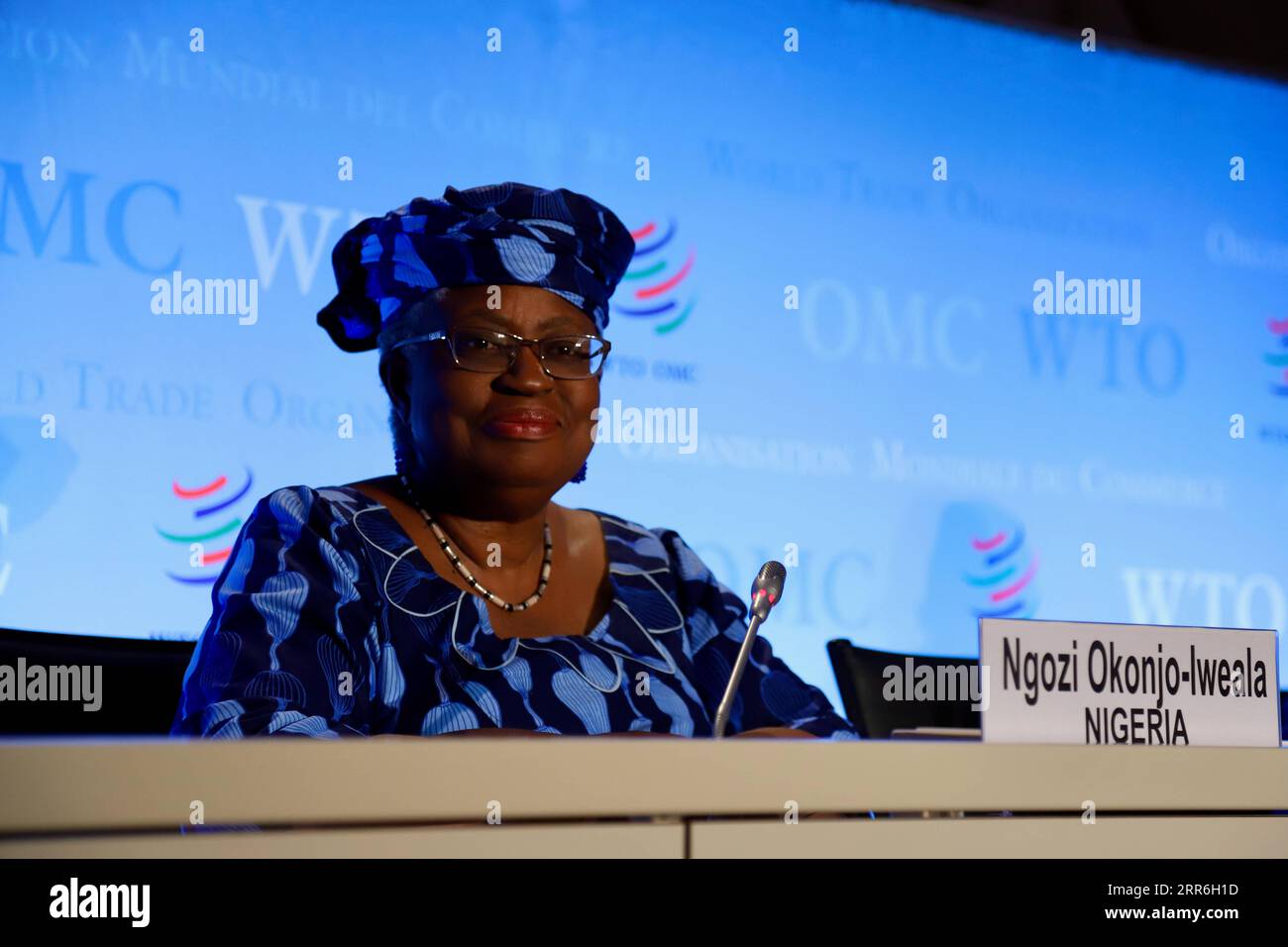 210215 -- PECHINO, 15 febbraio 2021 -- la foto del file scattata il 15 luglio 2020 mostra Ngozi Okonjo-Iweala che partecipa a una conferenza stampa a Ginevra, in Svizzera. I 164 membri dell'OMC dell'Organizzazione mondiale del commercio lunedì hanno accettato di nominare Ngozi Okonjo-Iweala, un ex ministro delle finanze della Nigeria, come prossimo direttore generale, ha dichiarato l'OMC in un comunicato stampa. Foto di /Xinhua SWITZERLAND-GENEVA-WTO CHIEF-NGOZI OKONJO-IWEALA LixYe PUBLICATIONxNOTxINxCHN Foto Stock