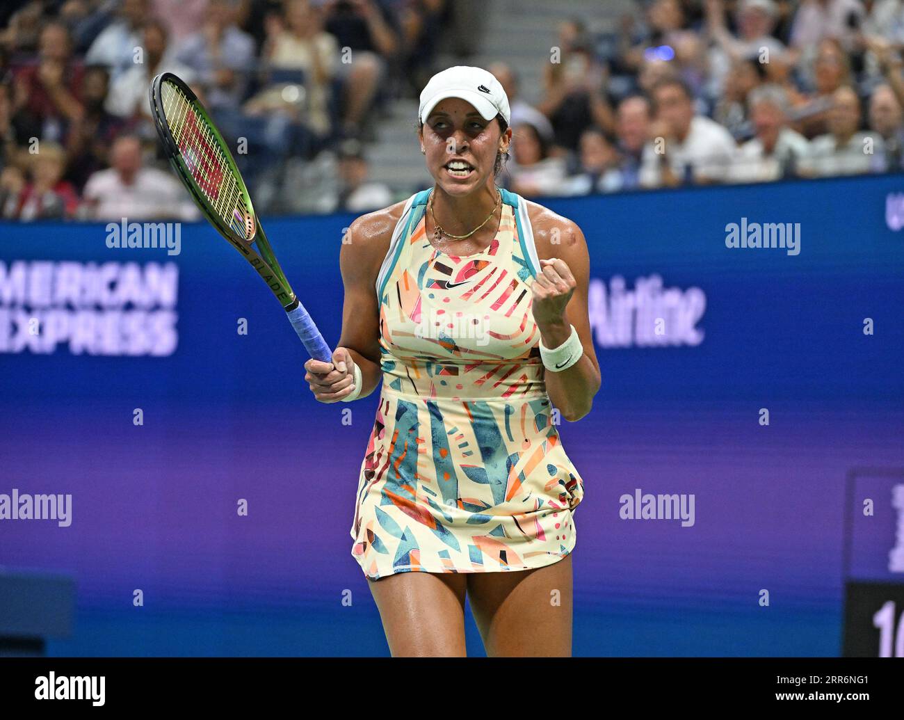 Flushing Meadow, dichiarato United. 6 settembre 2023. Madison Keys degli Stati Uniti reagisce dopo aver sconfitto Marketa Vondrousova della Repubblica Ceca nei quarti di finale all'Arthur Ashe Stadium agli US Open Tennis Championships 2023 all'USTA Billie Jean King National Tennis Center mercoledì 6 settembre 2023 a New York City. Foto di Larry Marano/UPI Credit: UPI/Alamy Live News Foto Stock