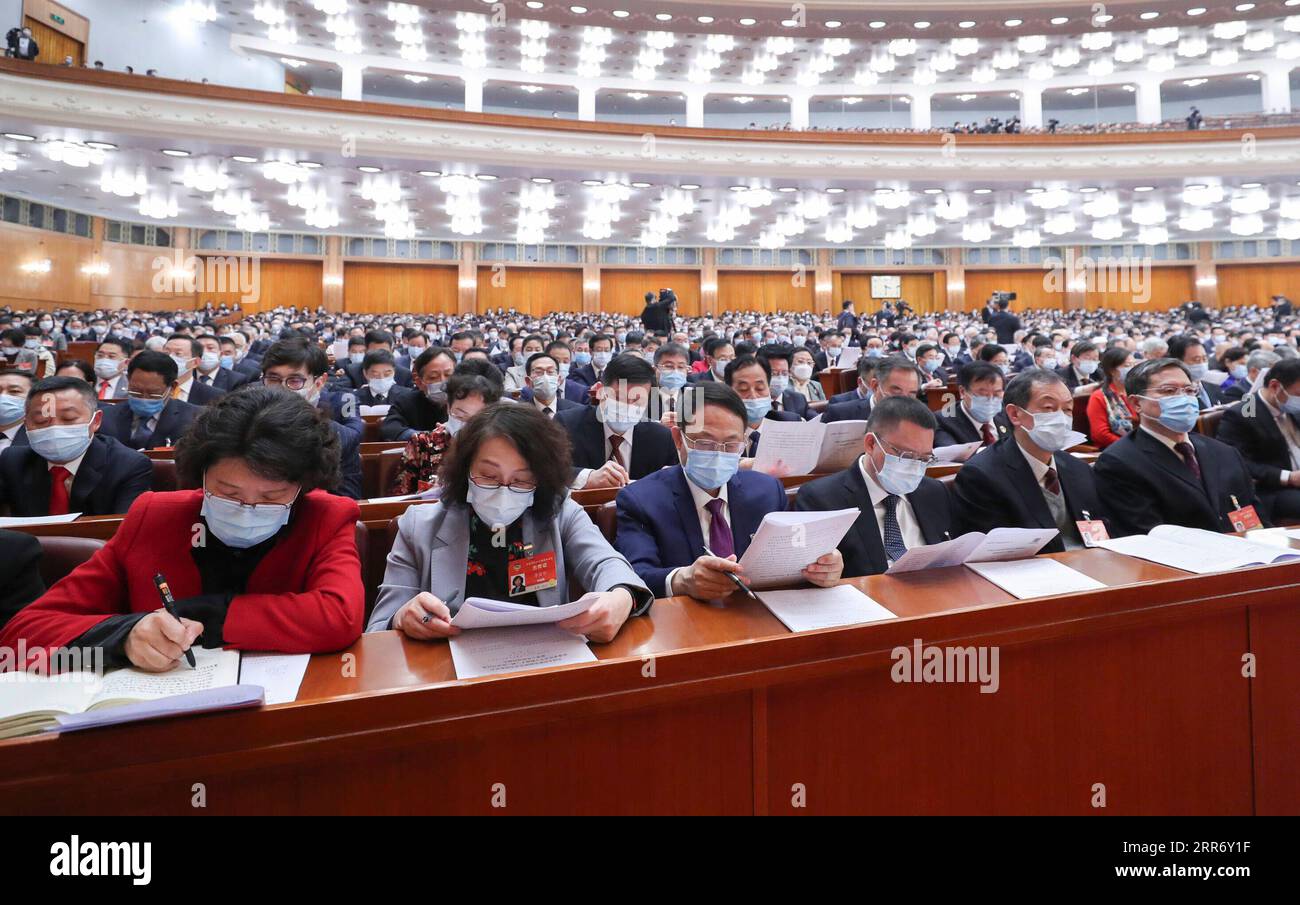 210304 -- PECHINO, 4 marzo 2021 -- i membri del 13° Comitato Nazionale della Conferenza consultiva politica del popolo cinese CPPCC partecipano alla riunione di apertura della quarta sessione del 13° Comitato Nazionale del PCC presso la sala grande del popolo a Pechino, capitale della Cina, 4 marzo 2021. DUE SESSIONSCHINA-PECHINO-CPPCC-SESSIONE ANNUALE-APERTURA CN WANGXYE PUBLICATIONXNOTXINXCHN Foto Stock