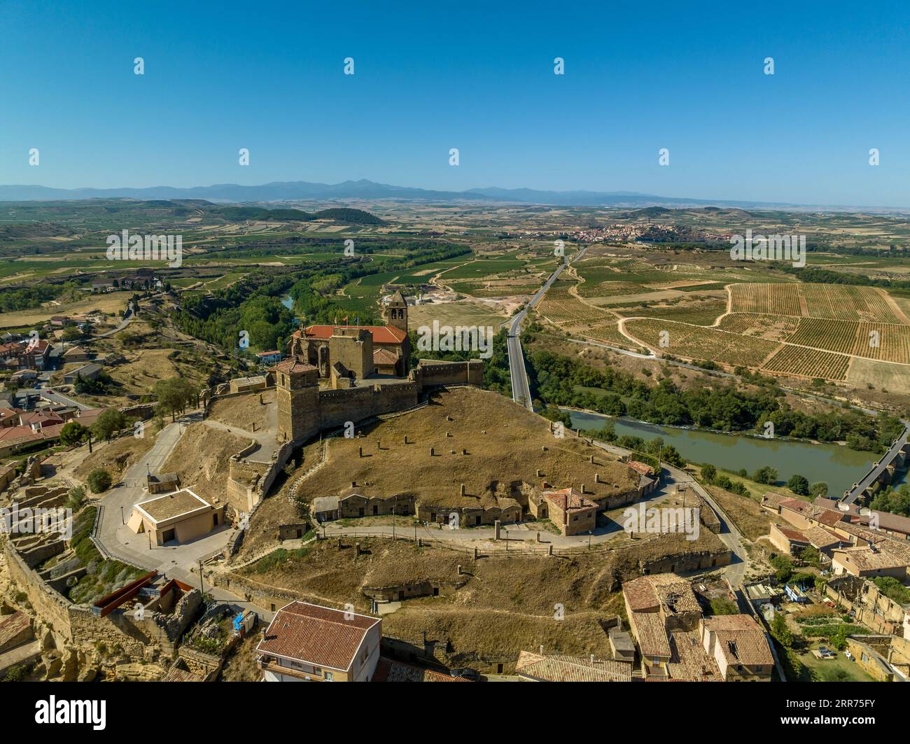 Vista aerea di San Vicente de la Sonsierra a Rioja, San Vicente de la Sonsierra, torre dell'omaggio, castello, basilica de Nuestra senora de los remedios Foto Stock