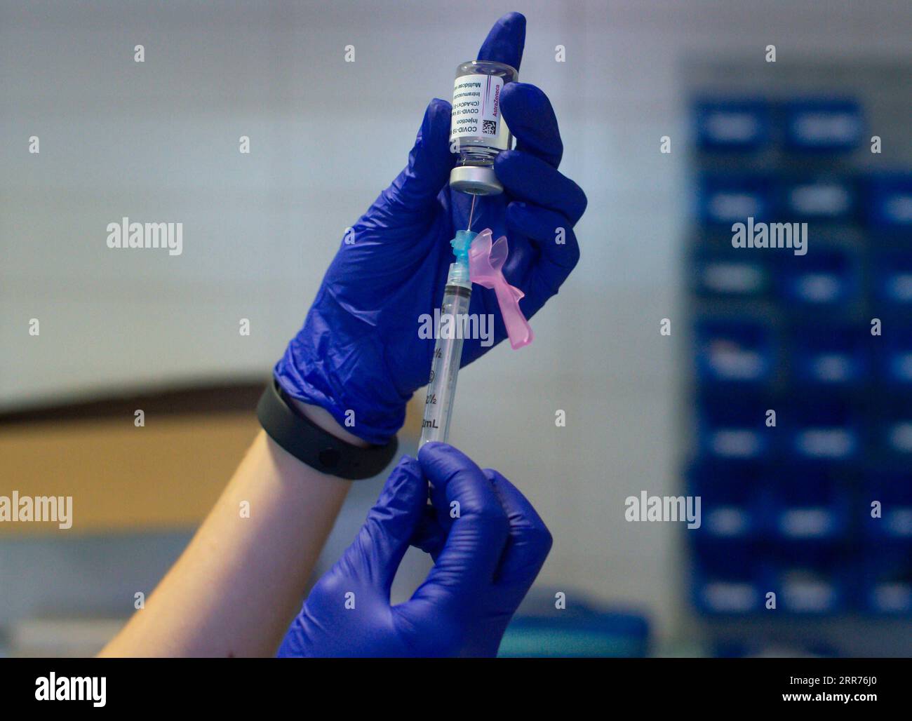 210316 -- MADRID, 16 marzo 2021 -- foto scattata il 12 marzo 2021 mostra un vaccino AstraZeneca/Oxford in un ospedale nella provincia di Caceres in Spagna. La Spagna lunedì si è unita ad altre nazioni europee, come la Francia, l'Italia e la Germania, nel sospendere l'uso del vaccino AstraZeneca/Oxford per paura che possa portare a coaguli di sangue. Foto di /Xinhua SPAIN-MADRID-COVID-19-ASTRAZENECA/OXFORD VACCINO-SOSPENSIONE GustavoxValiente PUBLICATIONxNOTxINxCHN Foto Stock