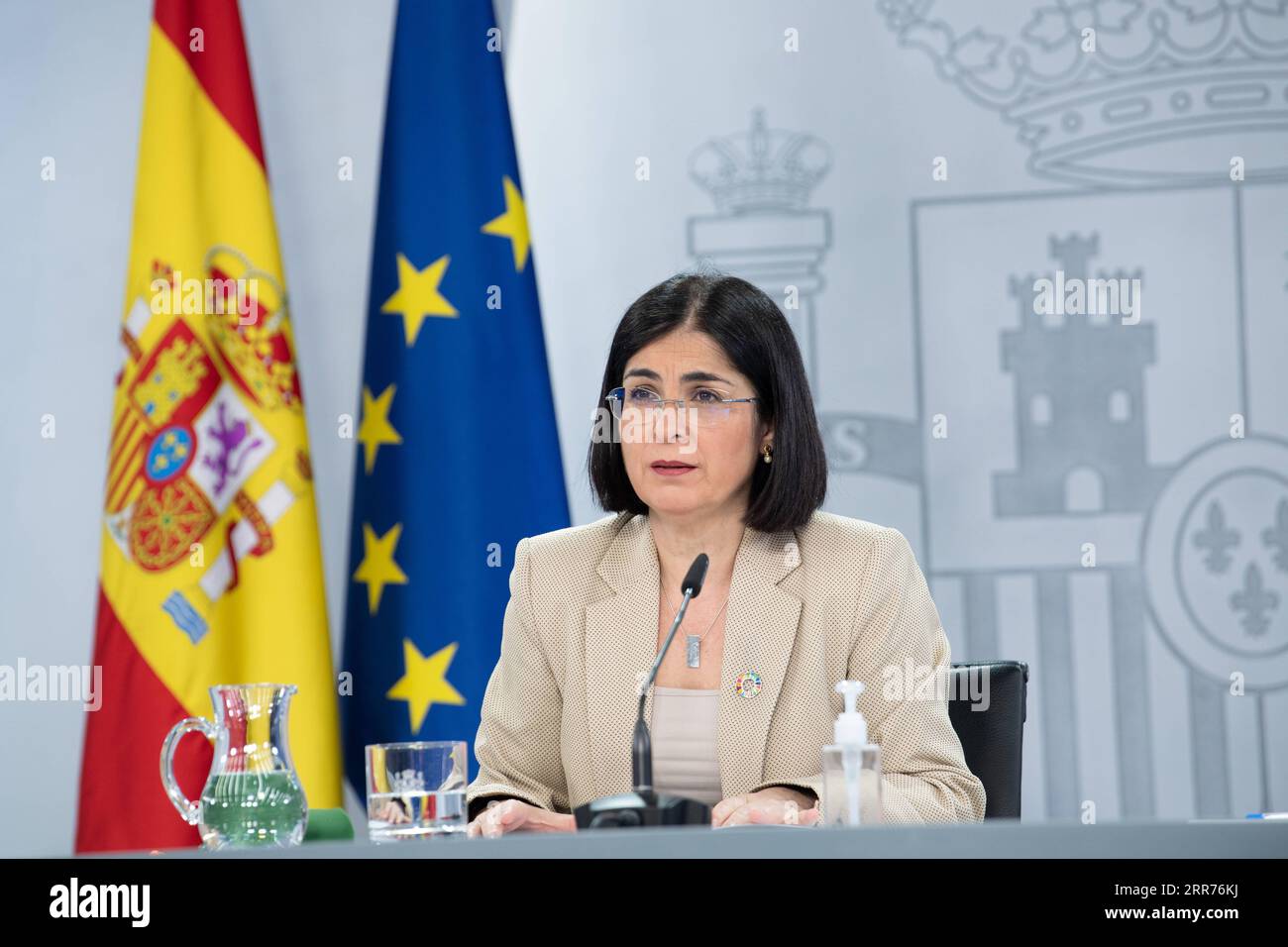 210316 -- MADRID, 16 marzo 2021 -- il ministro della salute Carolina Darias parla durante una conferenza stampa a la Moncloa, Madrid, Spagna, il 15 marzo 2021. La Spagna lunedì si è unita ad altre nazioni europee, come la Francia, l'Italia e la Germania, nel sospendere l'uso del vaccino AstraZeneca/Oxford per paura che possa portare a coaguli di sangue. Foto di /Xinhua SPAIN-MADRID-COVID-19-ASTRAZENECA/OXFORD VACCINO-SOSPENSIONE BorjaxPuigxdexlaxBellacasa PUBLICATIONxNOTxINxCHN Foto Stock