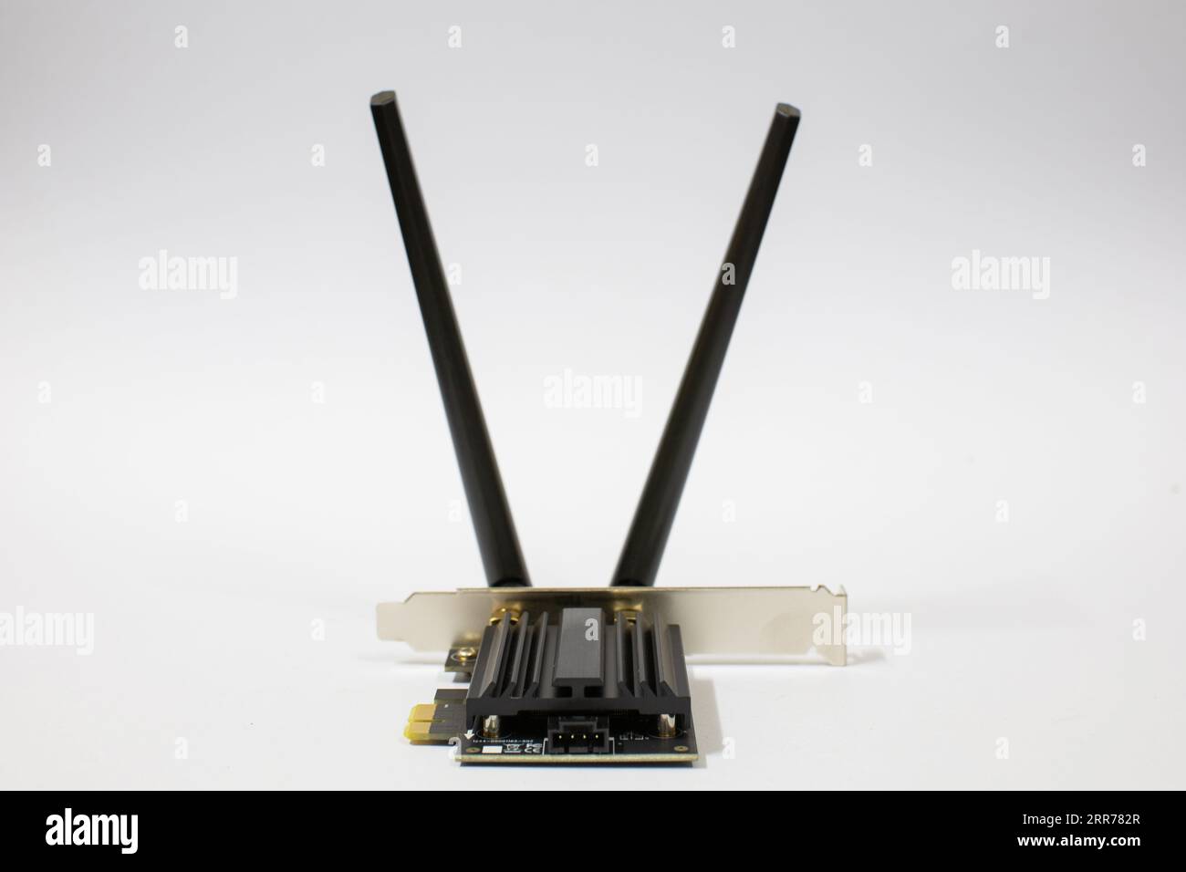 adattatore per scheda wifi scheda di rete wireless per computer pc isolato su sfondo bianco Foto Stock