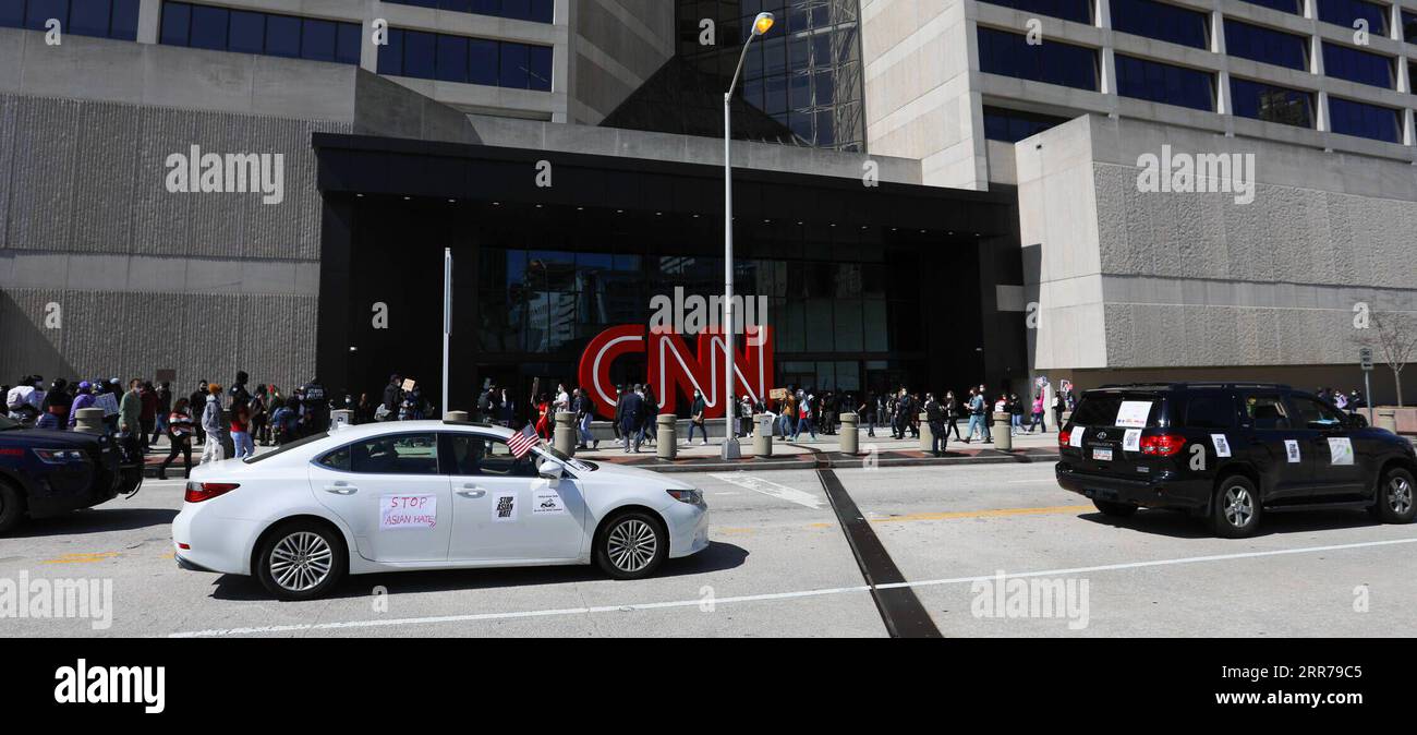 210321 -- ATLANTA, 21 marzo 2021 -- i manifestanti si riuniscono per protestare contro i crimini d'odio contro gli asiatici americani ad Atlanta, Georgia, Stati Uniti, 20 marzo 2021. Centinaia di manifestanti di tutte le età ed etnie si sono riuniti sabato ad Atlanta, in Georgia, per protestare contro i crimini d'odio contro gli asiatici americani, giorni dopo diverse sparatorie in città e nei dintorni, hanno ucciso otto persone, tra cui sei donne asiatiche. Foto di g/Xinhua U.S.-GEORGIA-ATLANTA-ANTI-ASIAN HATE-PROTEST XiaoHengxWan PUBLICATIONxNOTxINxCHN Foto Stock