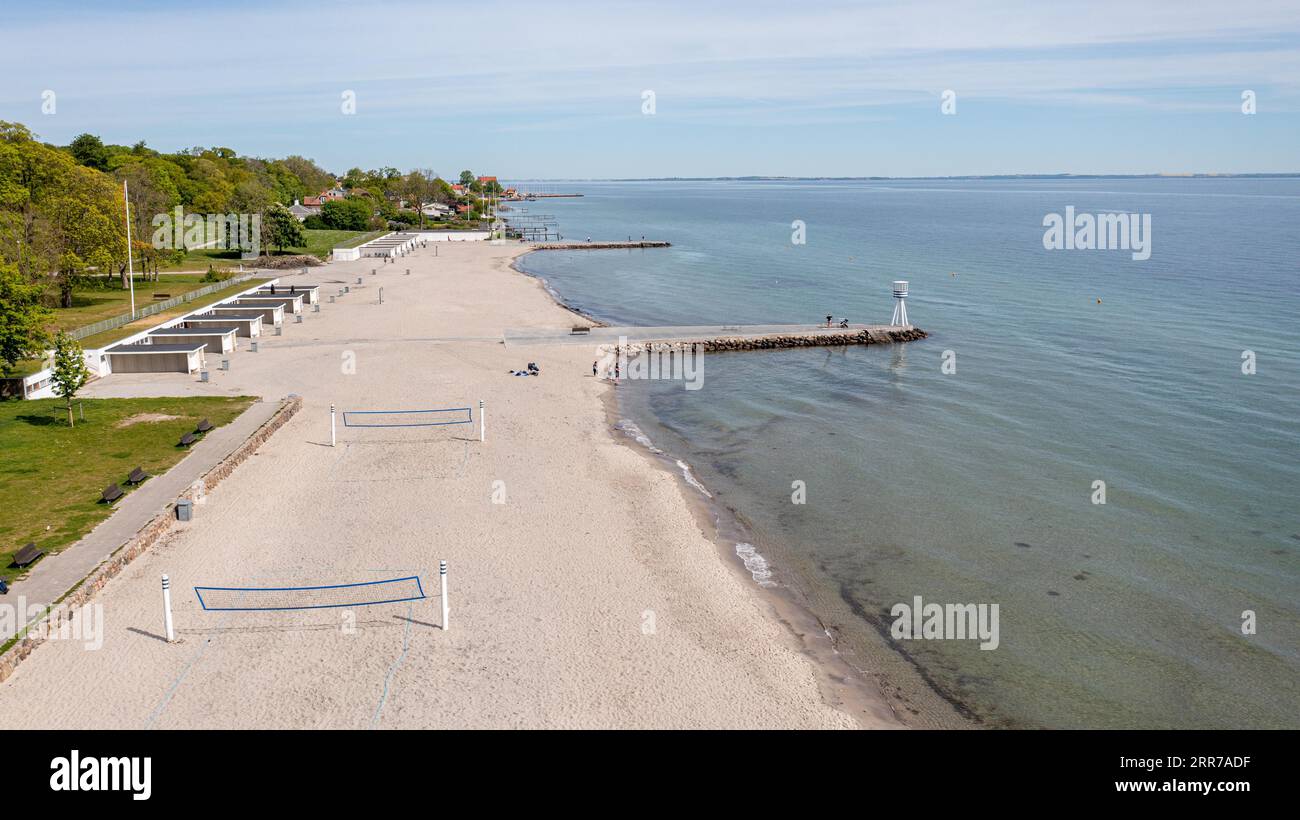 Klampenborg, Danimarca, 17 maggio 2022: Veduta aerea di Bellevue Beach Foto Stock