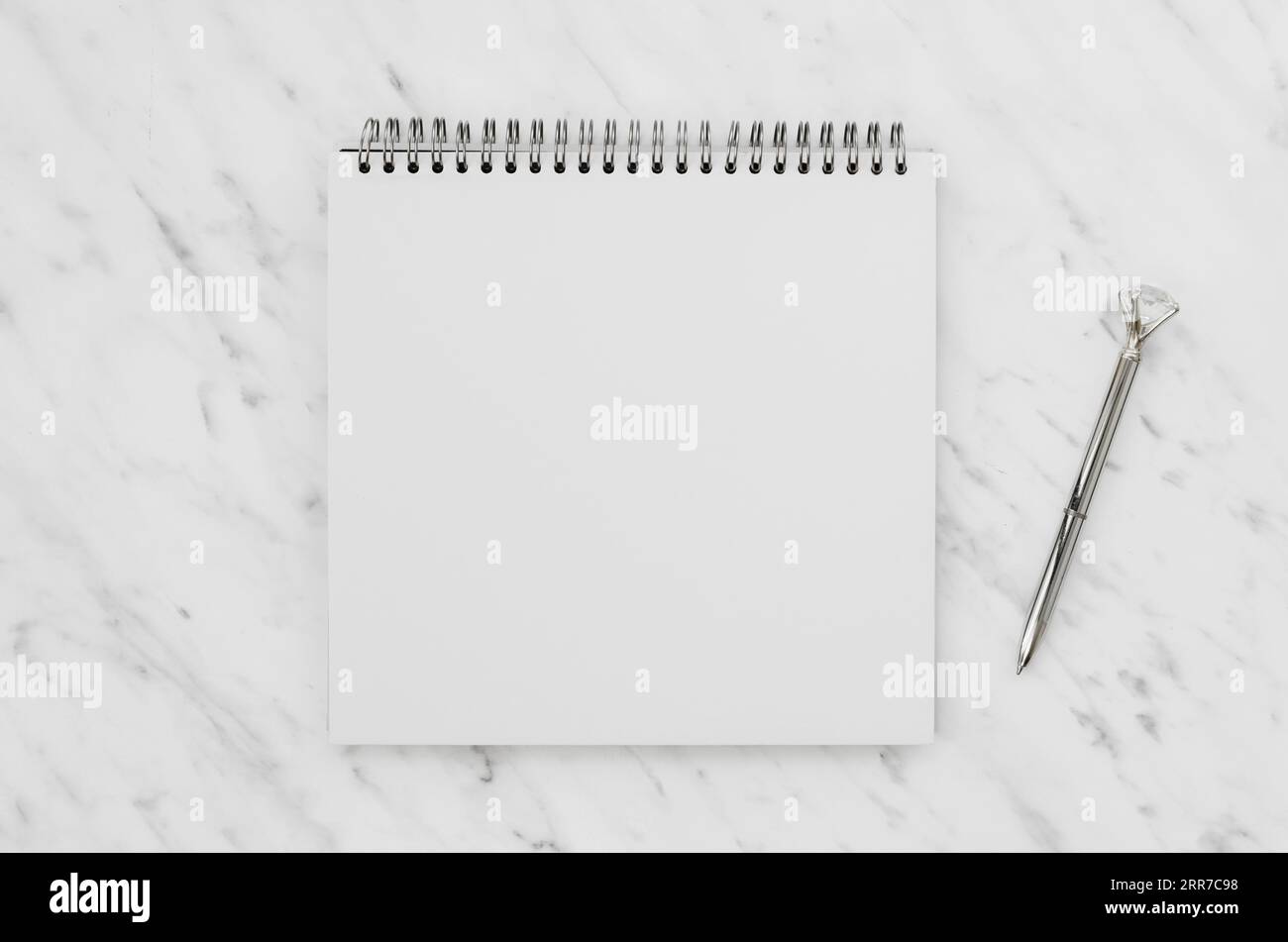 Scrivania in marmo bianco per notebook con vista dall'alto Foto Stock