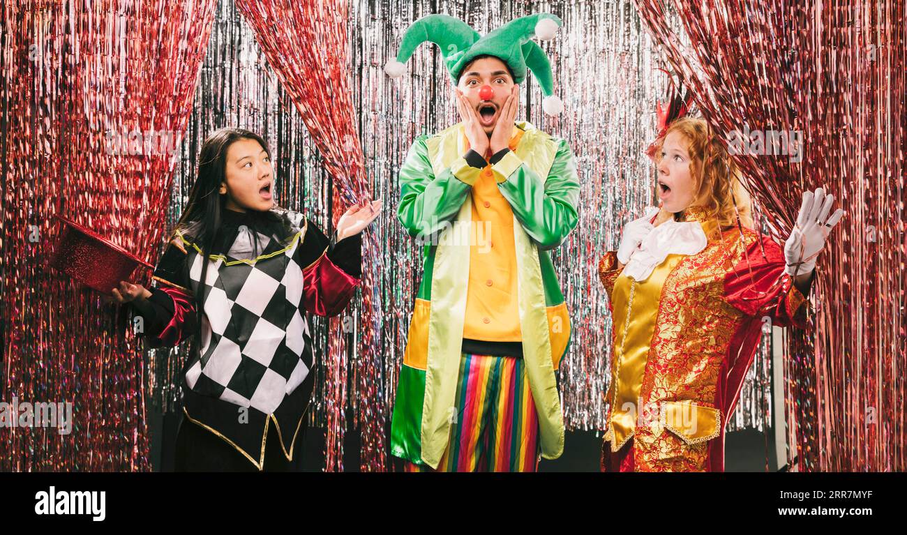 Festa in costume con angolo basso Foto Stock