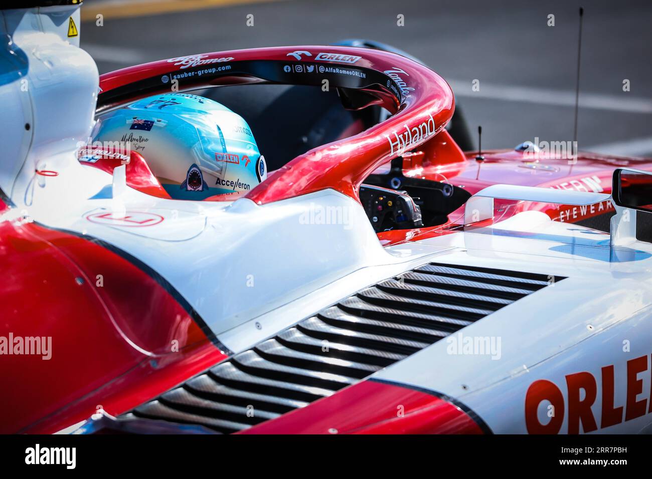 MELBOURNE, AUSTRALIA, 10 APRILE: Valterri Bottas dell'Alfa Romeo F1 Team Orlen prima dell'inizio del Gran Premio di Formula 1 australiano 2022 il 10 APRILE Foto Stock