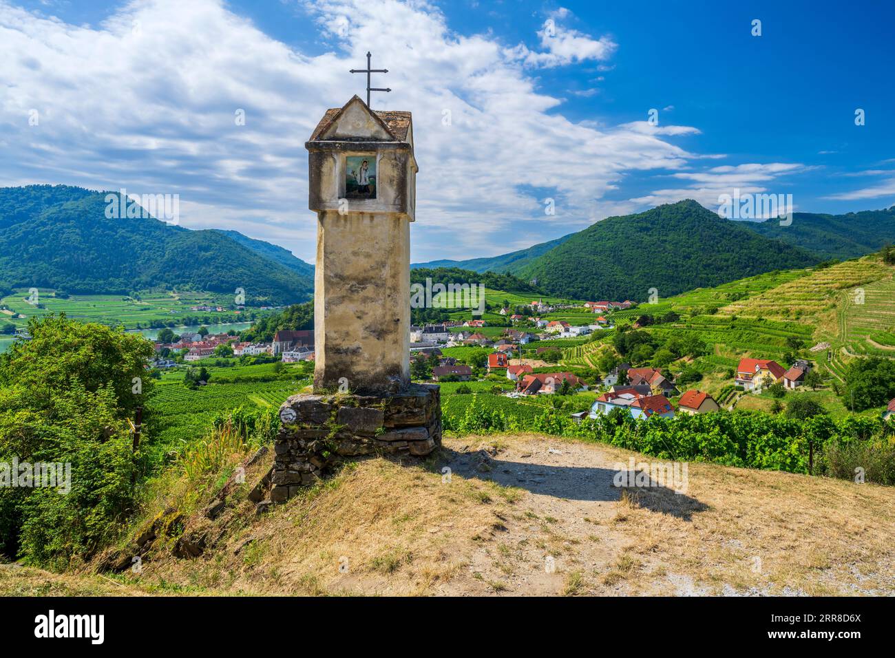 Santuario lungo la strada vicino a Rotes Tor Old Town Gate, Spitz, bassa Austria, Austria Foto Stock
