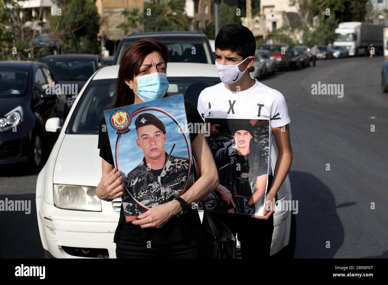 210505 -- BEIRUT, 5 maggio 2021 -- i membri della famiglia delle vittime dell'esplosione portuale di Beirut organizzano un sit-in a Beirut, Libano, il 4 maggio 2021. PER ANDARE AVANTI: Le famiglie in lutto in Libano si aspettano giustizia per le vittime delle esplosioni di Beirut LEBANON-BEIRUT-BLAST VICTIMS-FAMILIES BilalxJawich PUBLICATIONxNOTxINxCHN Foto Stock