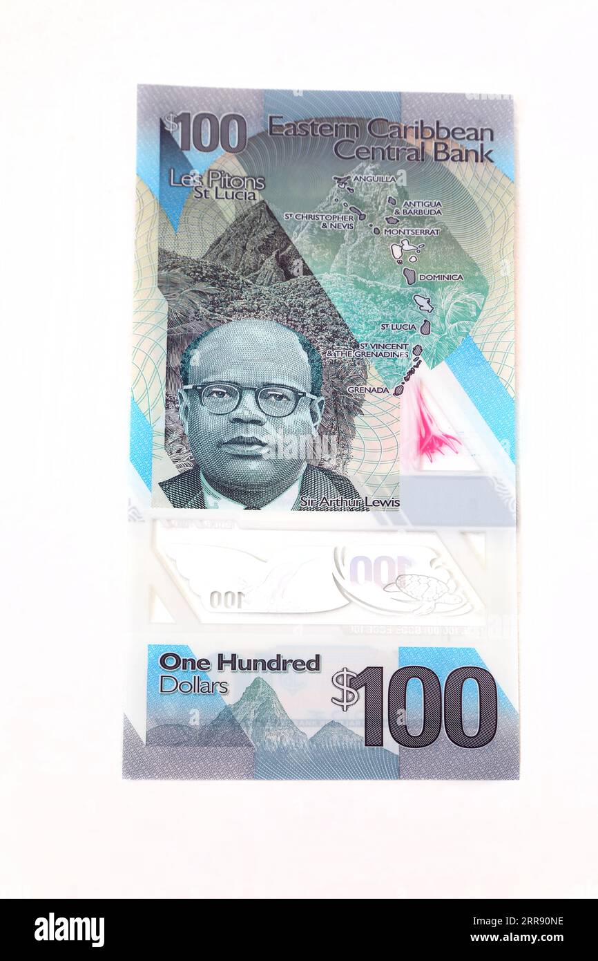 Eastern Caribbean Central Bank Polymer Dollars 2019 Issue Vertical Format 100 Dollars Reverse Side che mostra Sir William Arthur Lewis e la vista dei Les Pitons Foto Stock