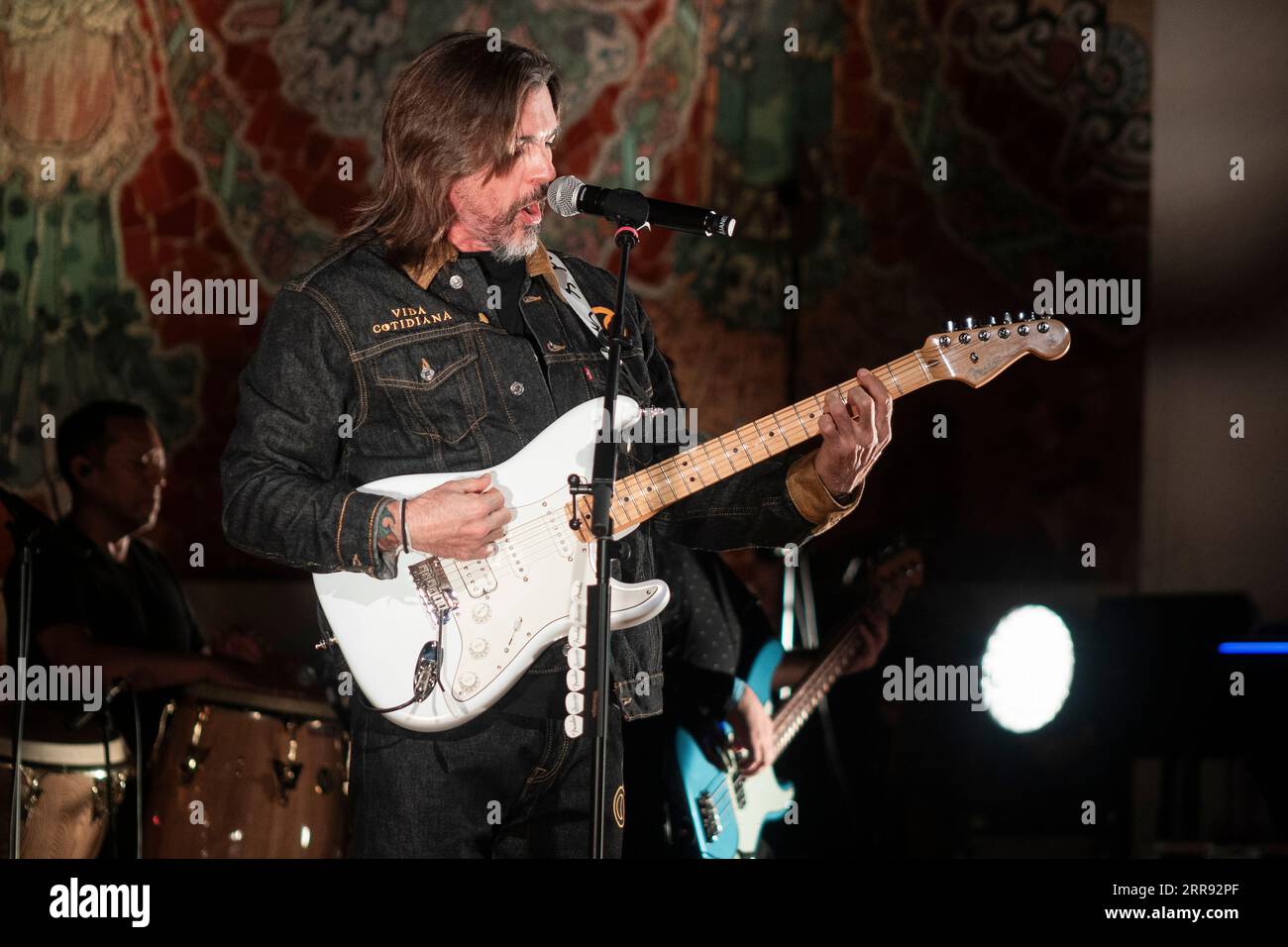 BARCELLONA, ESPAÑA – 6 SETTEMBRE. Juanes en concierto en el Palau de la Música Catalana en Barcelona, España. (Foto por Fernando Pérez) Foto Stock