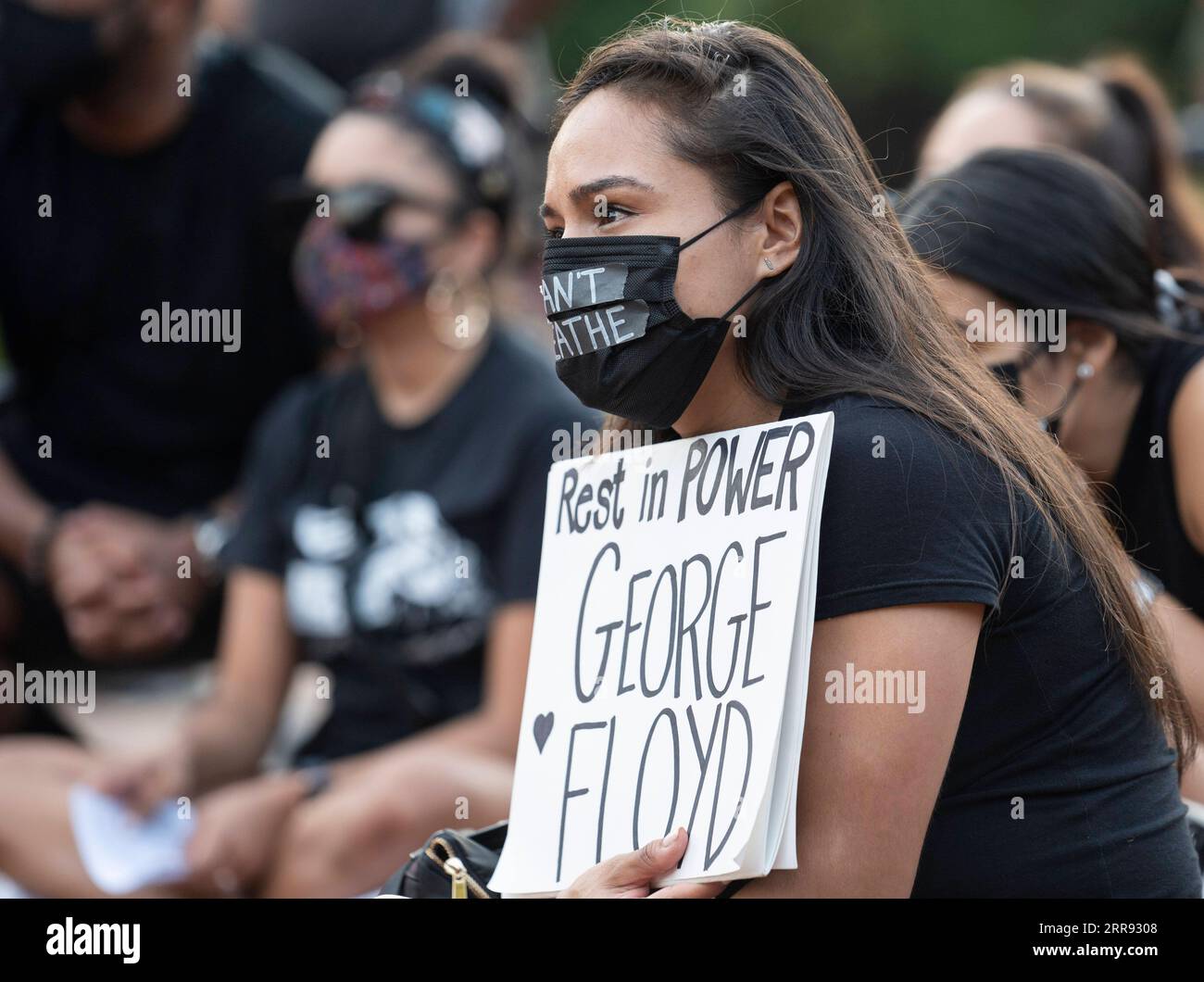 210526 -- WASHINGTON, D.C., 26 maggio 2021 -- la gente si riunisce vicino alla Casa Bianca per celebrare il primo anniversario della morte di George Floyd a Washington, D.C., Stati Uniti, 25 maggio 2021. Xinhua titoli: One Year On, Floyd S i CAN t Breathe plea continua a perseguitare U.S. LiuxJie PUBLICATIONxNOTxINxCHN Foto Stock