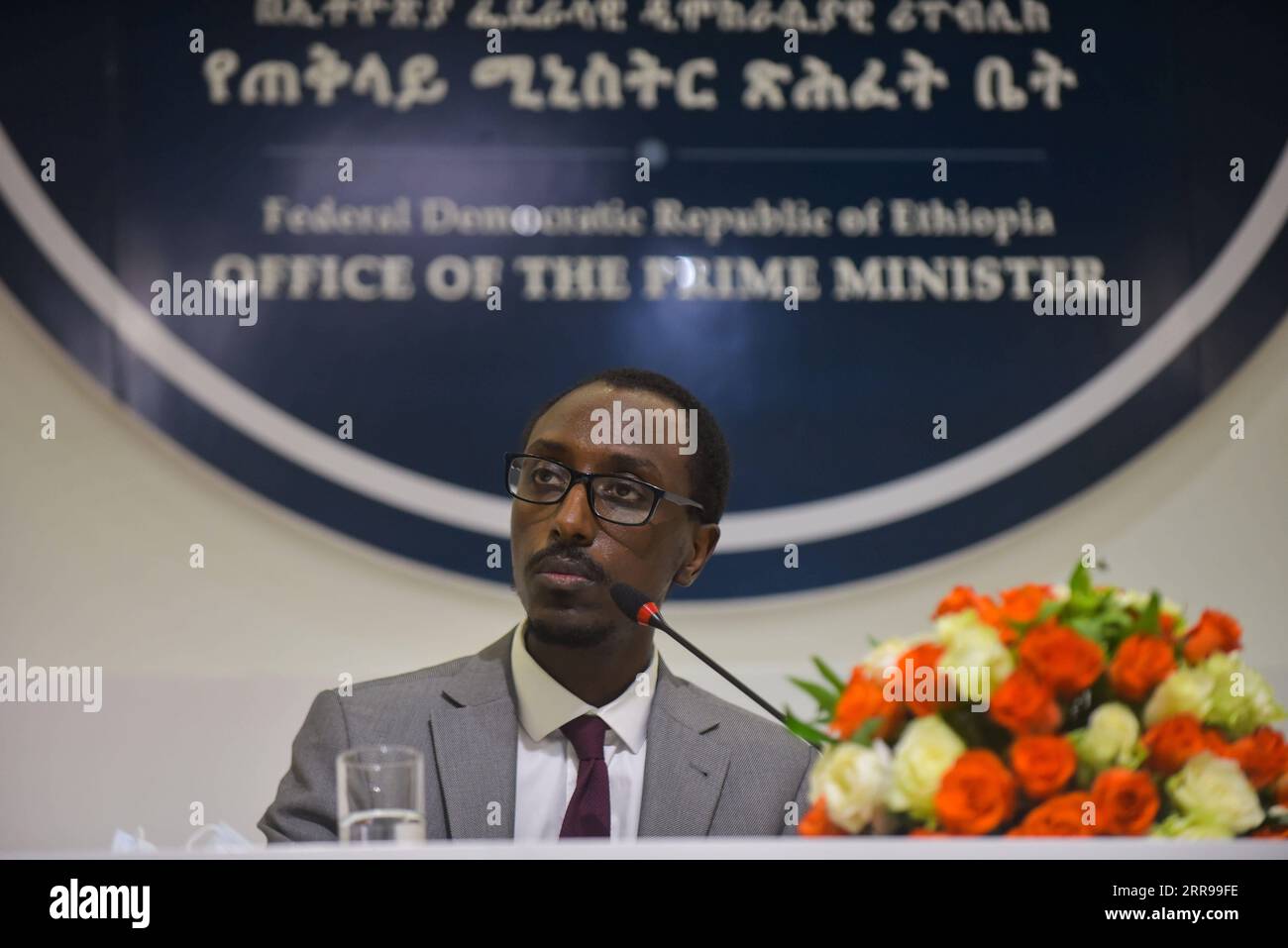 210603 -- ADDIS ABEBA, 3 giugno 2021 -- Etiopia il procuratore generale Gedion Timothewos partecipa a una conferenza stampa ad Addis Abeba, Etiopia, il 3 giugno 2021. Il Procuratore generale etiope ha annunciato giovedì che sono state presentate accuse penali contro 53 soldati accusati di aver ucciso e stuprato civili. ETIOPIA-ADDIS ABEBA-SOLDIERS-INCRIMINAZIONE MichaelxTewelde PUBLICATIONxNOTxINxCHN Foto Stock