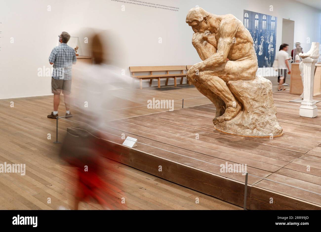 210604 -- LONDRA, 4 giugno 2021 -- People visit the EY Exhibition: The Making of Rodin Exhibition alla Tate Modern di Londra, in Gran Bretagna, il 3 giugno 2021. BRITAIN-LONDON-TATE MODERN-RODIN-EXHIBITION HANXYAN PUBLICATIONXNOTXINXCHN Foto Stock