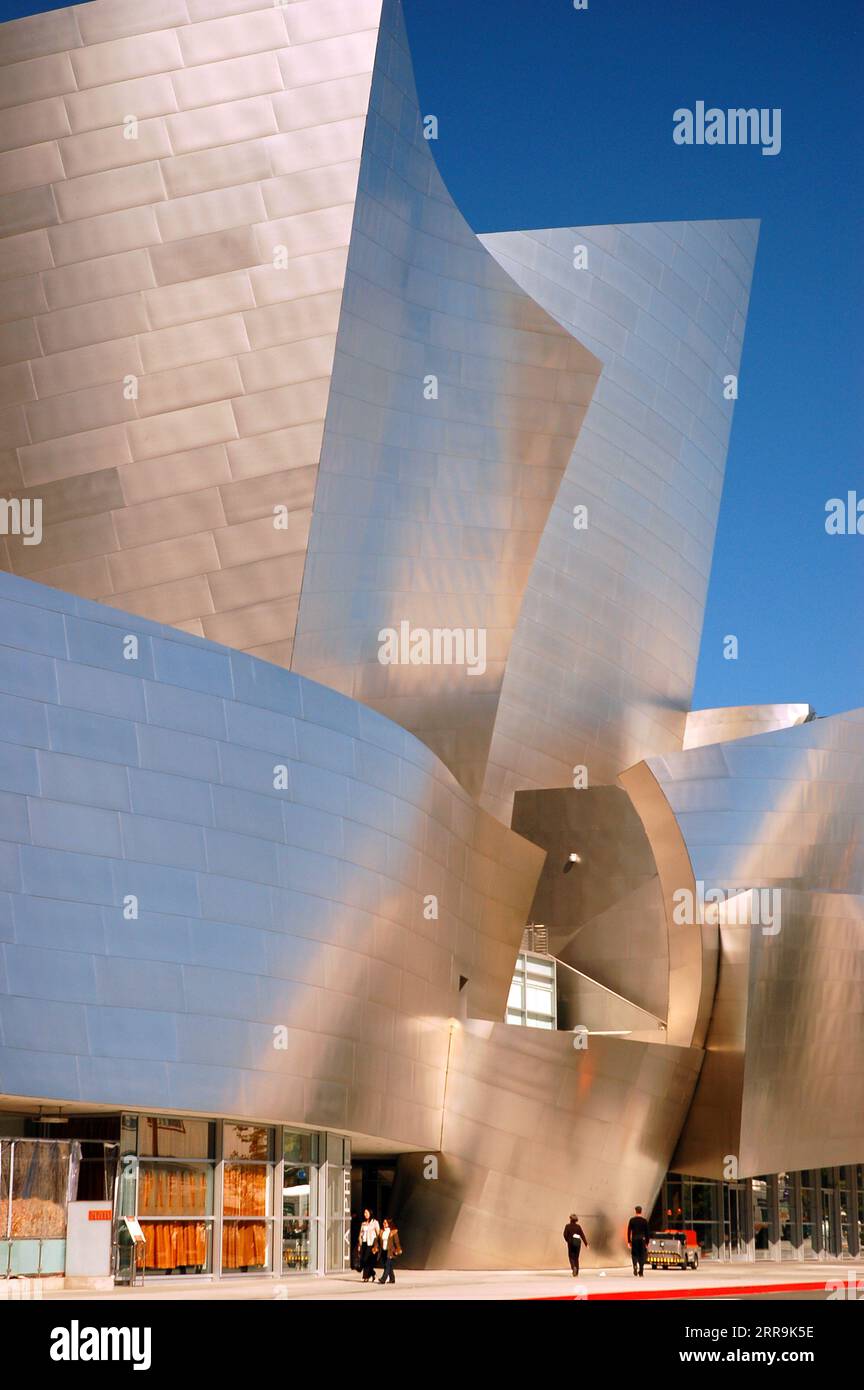 Un'architettura moderna della Walt Disney Concert Hall di Los Angeles è stata progettata da Frank Gehry Foto Stock