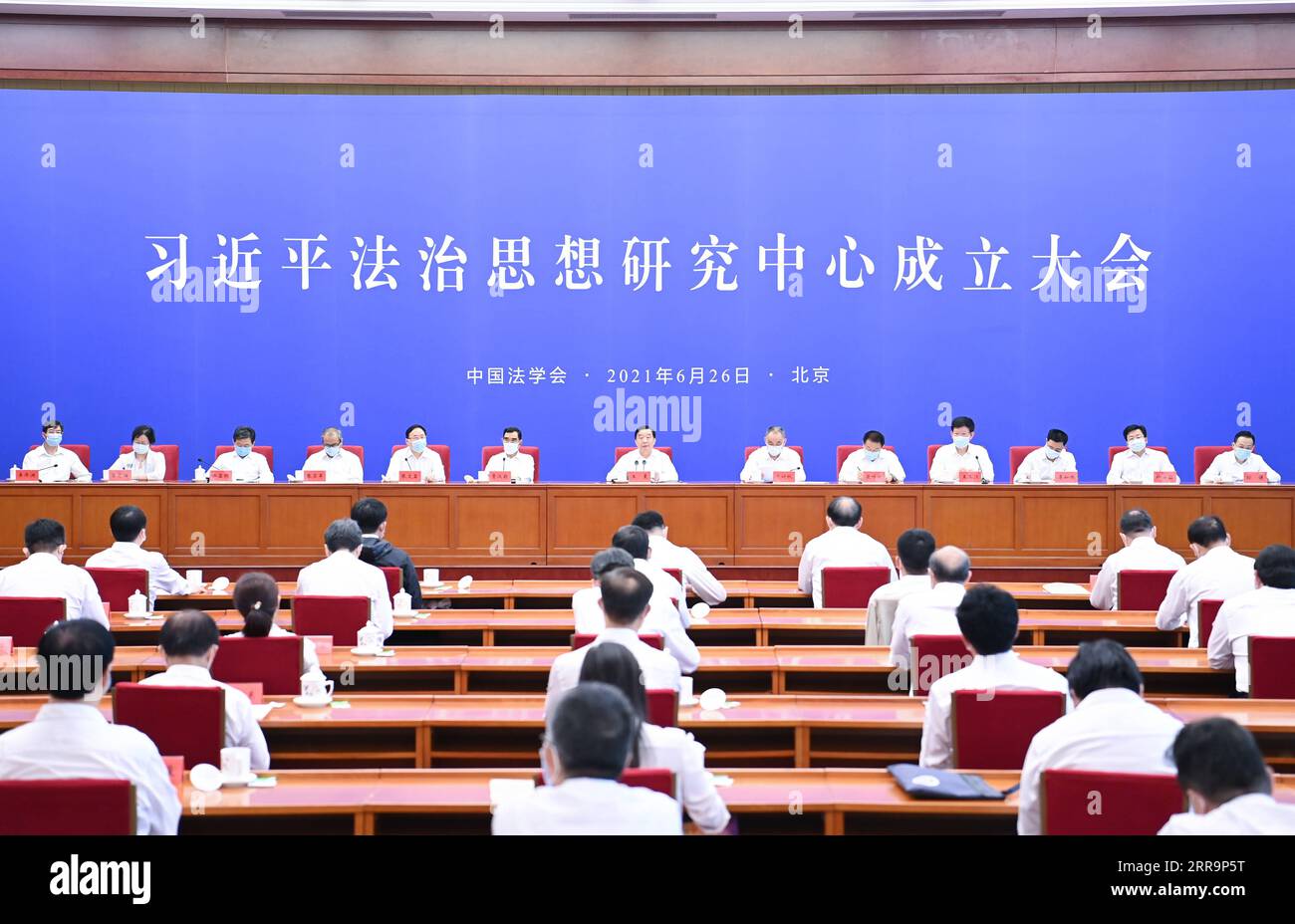 210626 -- PECHINO, 26 giugno 2021 -- Wang Chen, membro dell'Ufficio politico del Comitato centrale del Partito Comunista Cinese e capo della società di diritto cinese, parla della cerimonia di fondazione di un centro di ricerca sul pensiero di Xi Jinping sullo Stato di diritto a Pechino, capitale della Cina, il 26 giugno 2021. CHINA-BEIJING-WANG CHEN-CENTRO DI RICERCA-CERIMONIA DI FONDAZIONE CN LIXXIANG PUBLICATIONXNOTXINXCHN Foto Stock