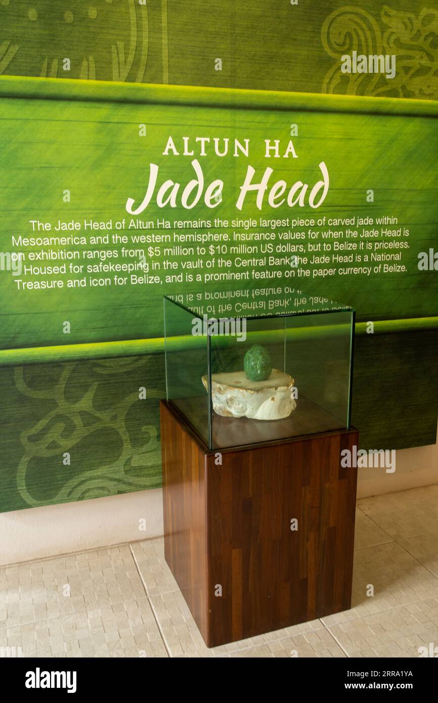Una scultura di giada di Kinich Ahau, il Dio del Sole Maya, nel museo della riserva archeologica Altun ha in Belize. Questo pezzo è una riproduzione. La Foto Stock