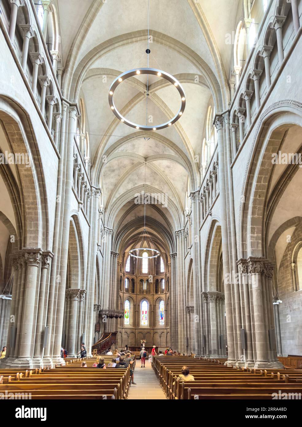 Navata interna della Cattedrale di St Pierre (Cathédrale Saint-Pierre Genève), Vieille-Ville, Ginevra (Genève) Cantone di Ginevra, Svizzera Foto Stock