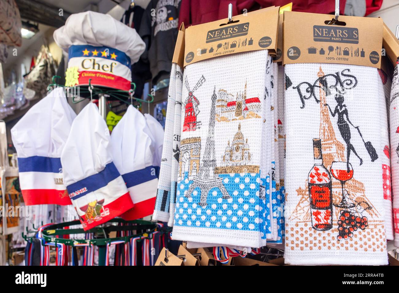 Esposizione di souvenir della cucina francese, Place Blanche, Boulevard de Clichy, Pigalle District, Parigi, Île-de-France, Francia Foto Stock