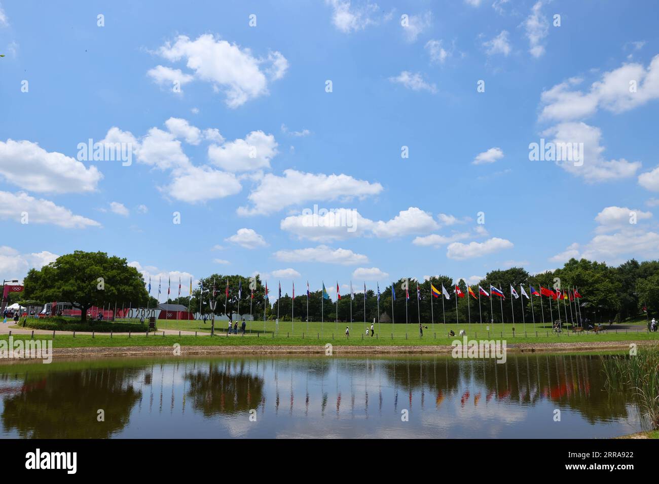 210722 -- TOKYO, 22 luglio 2021 -- Citizens Walk at Musashinonomori Park a Tokyo, Giappone, 22 luglio 2021. La cerimonia di apertura dei Giochi Olimpici di Tokyo 2020 si terrà venerdì. TOKYO202020JAPAN-TOKYO-OLYMPIC GAMES DingxXu PUBLICATIONxNOTxINxCHN Foto Stock