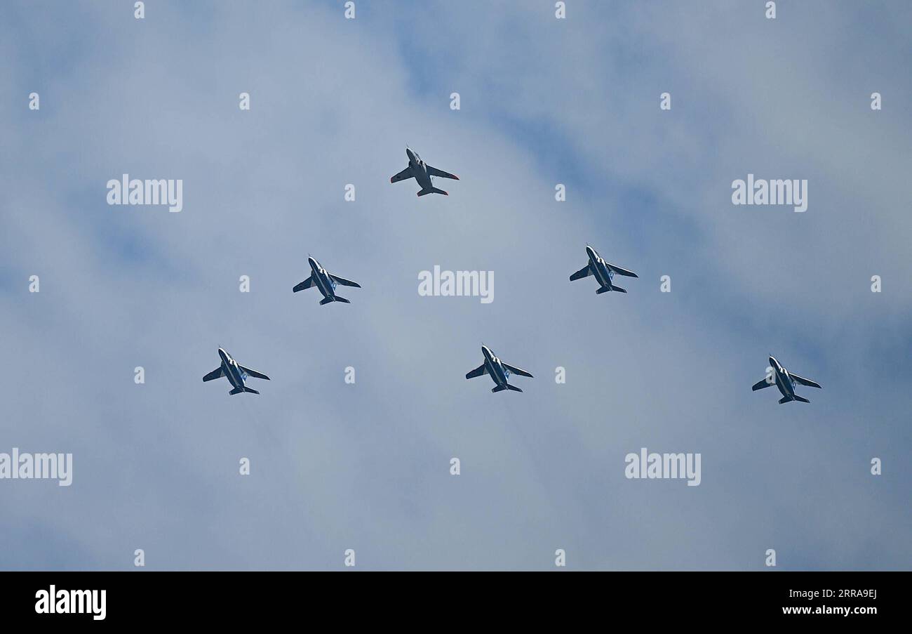 210723 -- TOKYO, 23 luglio 2021 -- velivoli della Blue Impulse della Japan Air Self-Defense Force partecipano ad un airshow in vista della cerimonia di apertura dei Giochi Olimpici di Tokyo 2020 a Tokyo, in Giappone, il 23 luglio 2021. TOKYO2020JAPAN-TOKYO-OLY-AIRSHOW-BLUE IMPULSE XUEXYUBIN PUBLICATIONXNOTXINXCHN Foto Stock